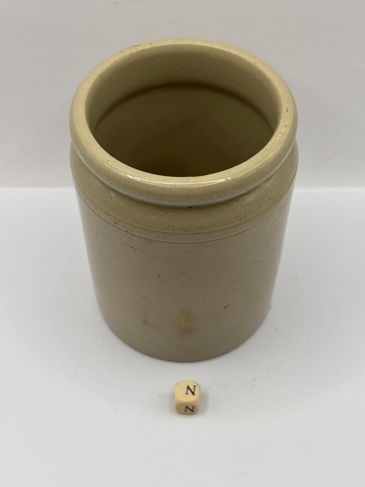 Old 1lb rolled top stoneware jam pot (N)
