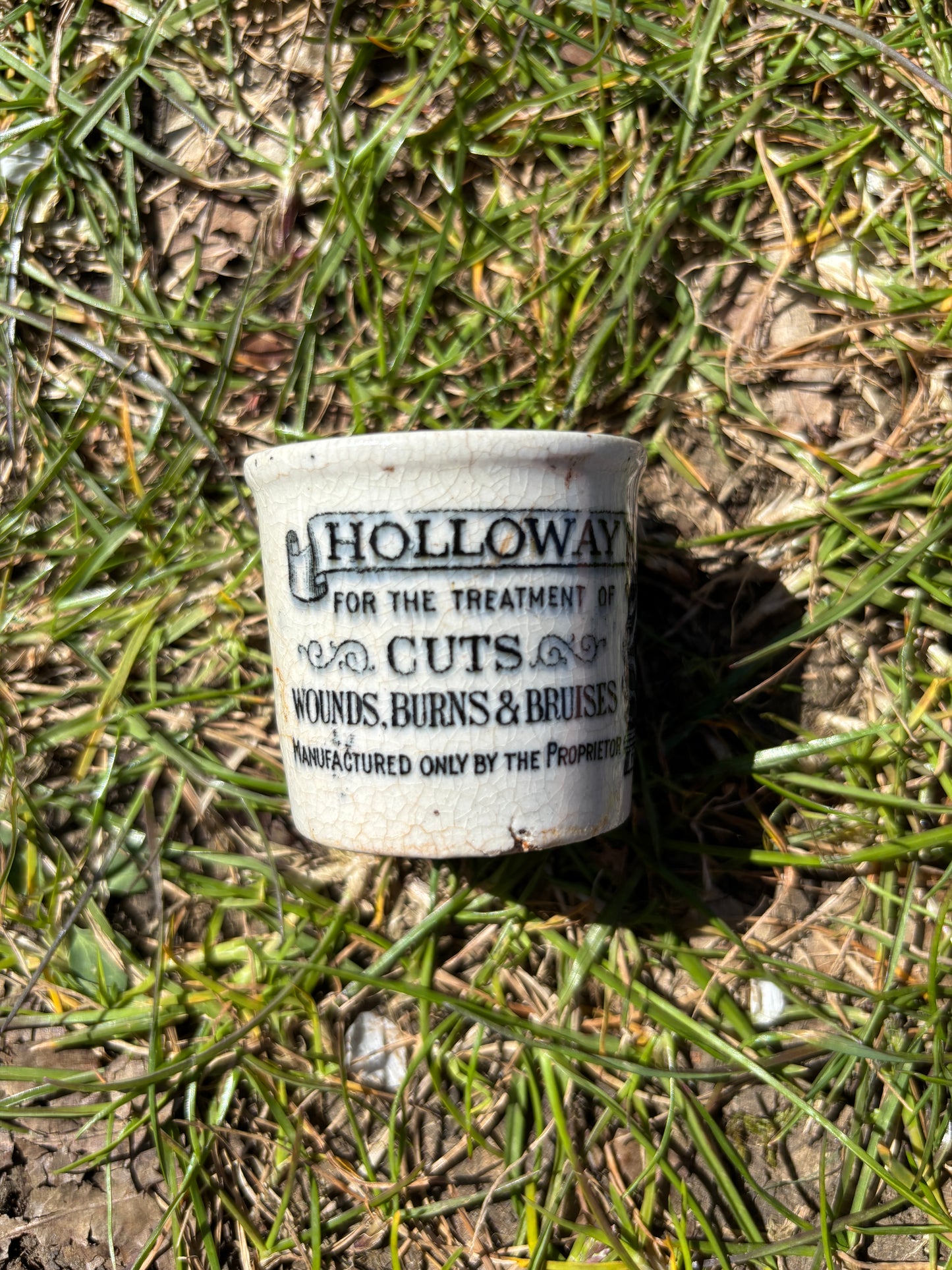 Large size Holloway’s advertising ointment pot. Chipped