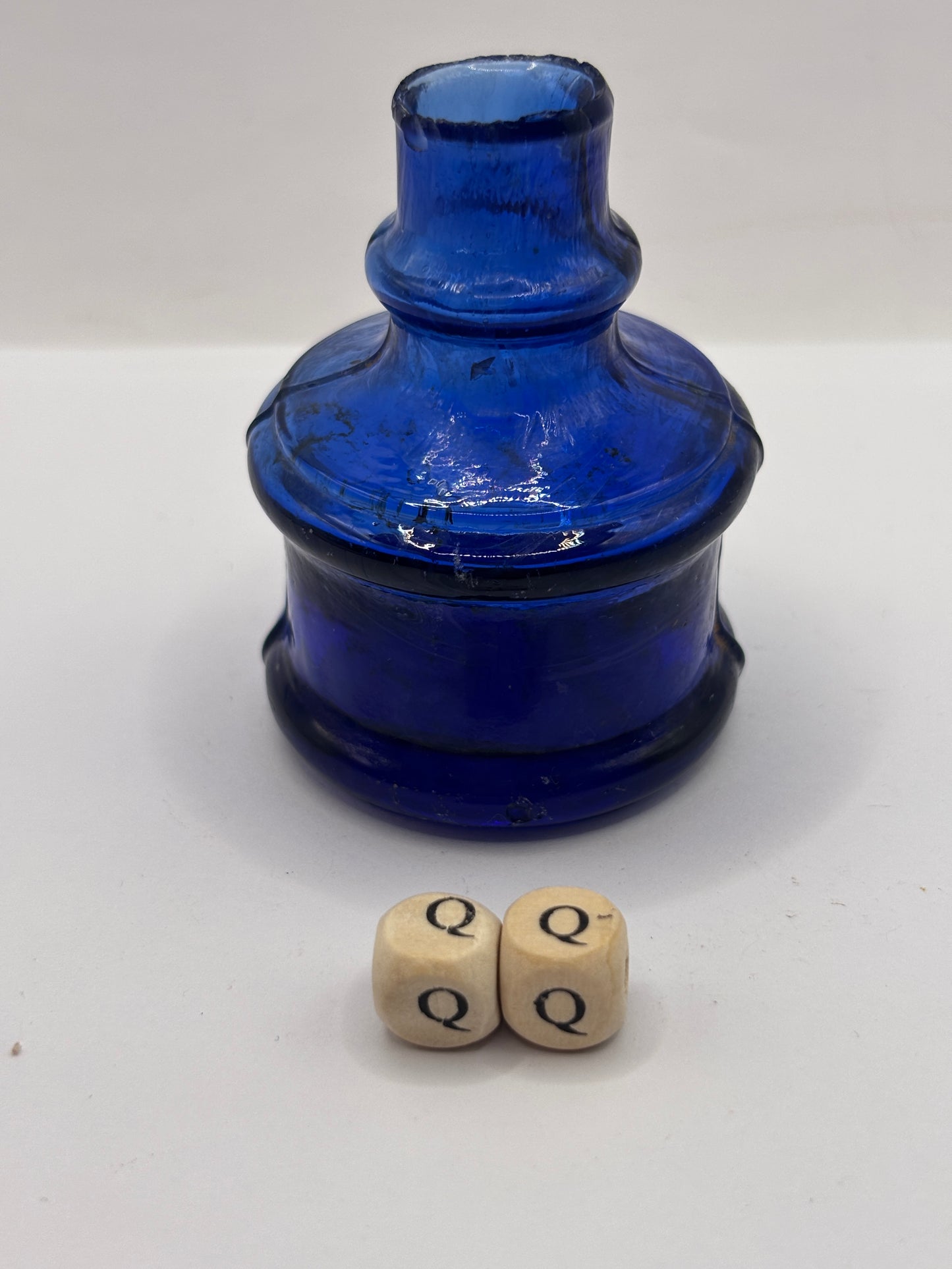 Old cobalt blue glass ink bottle, inkwell (QQ)