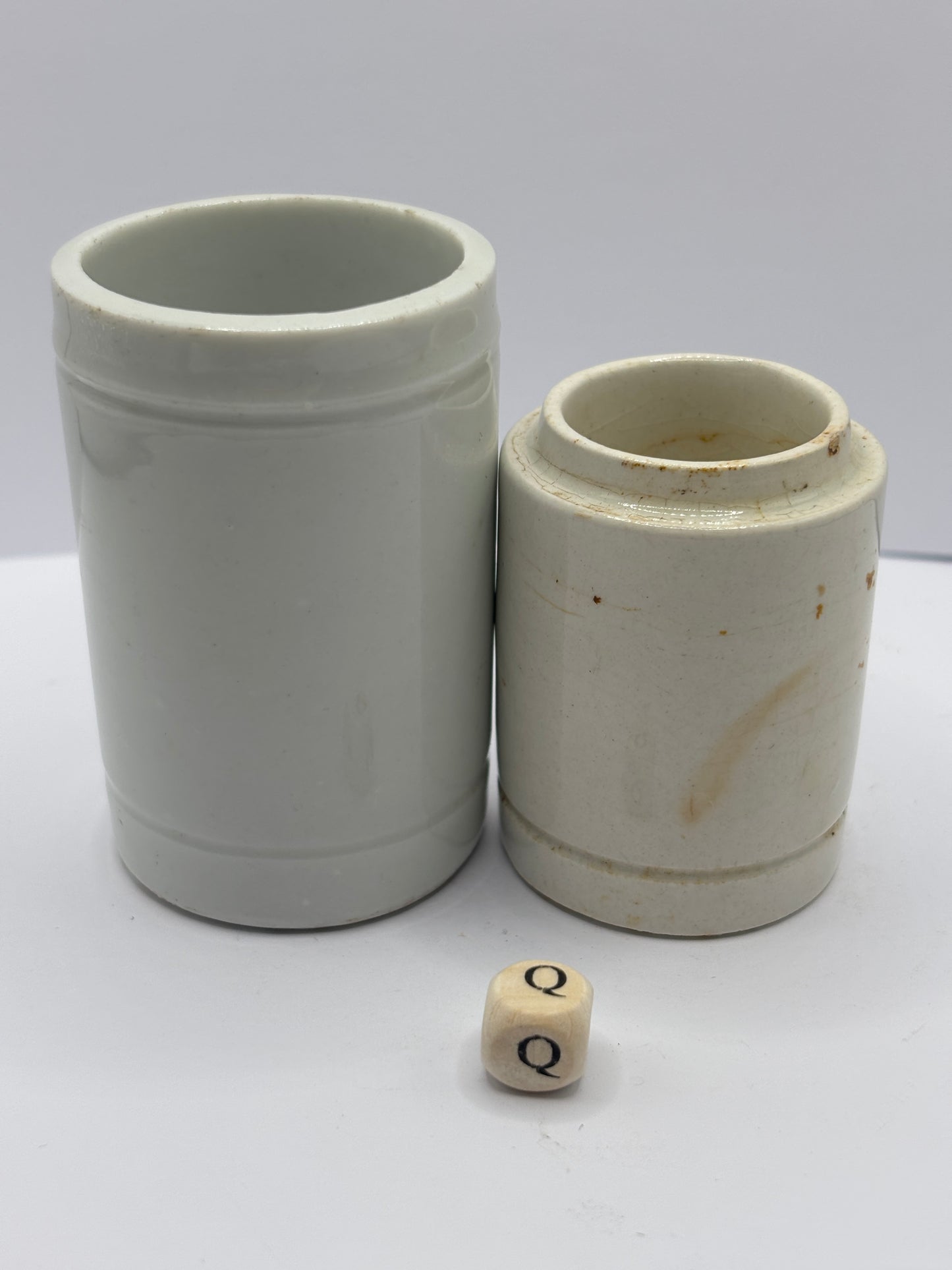 2 old white stoneware pots (Q)