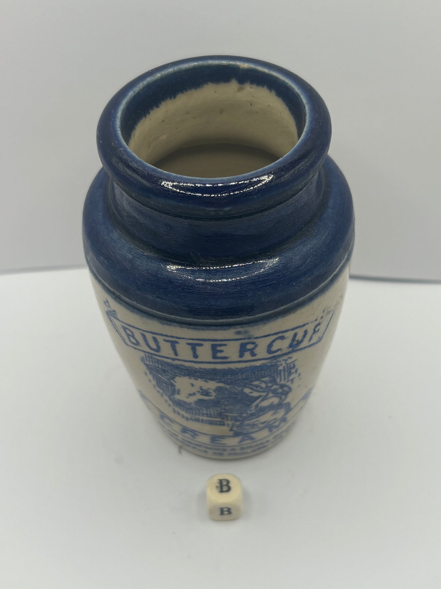 Large buttercup cream dairy pot, cream pot, Damaged (B)