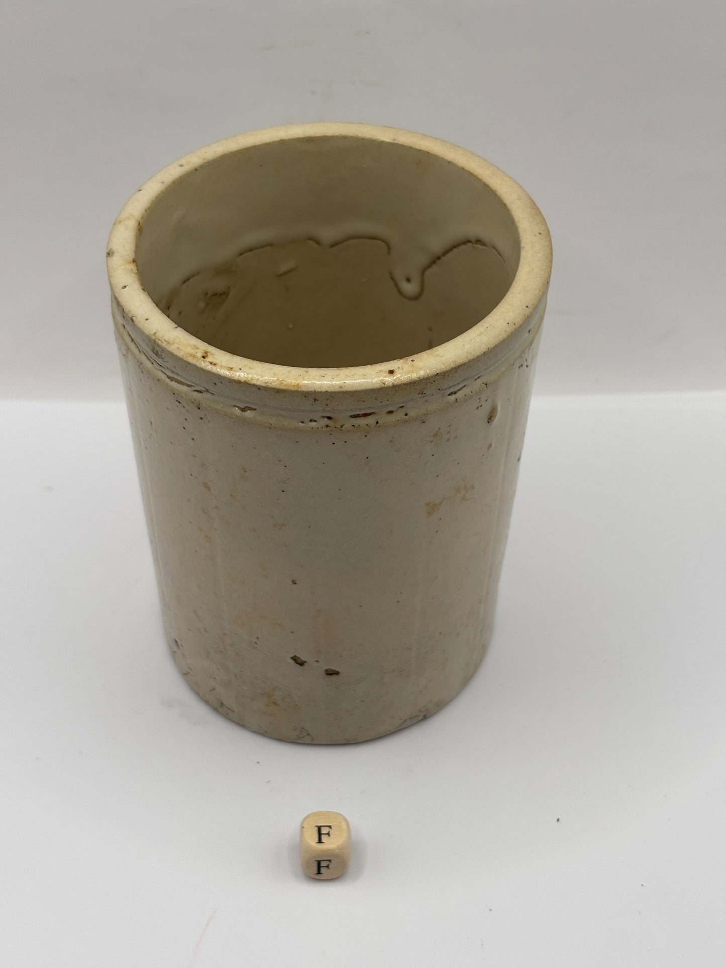 Old 1lb ribbed stoneware jam pot (F)