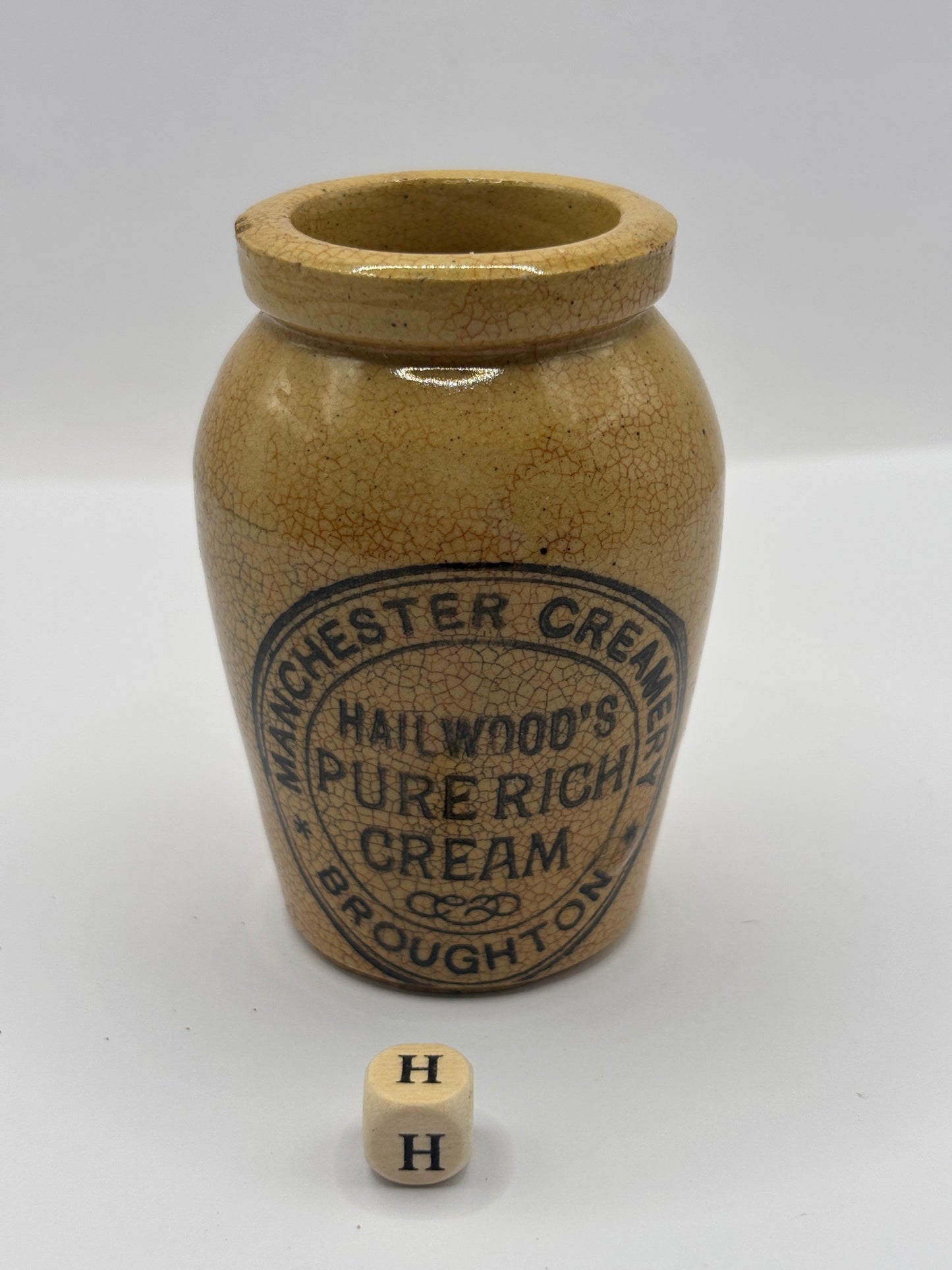 Old Manchester advertising cream pot, Hailwoods rich cream (H)