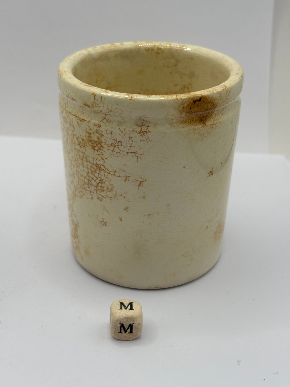 Old small chunky stoneware pot (m)