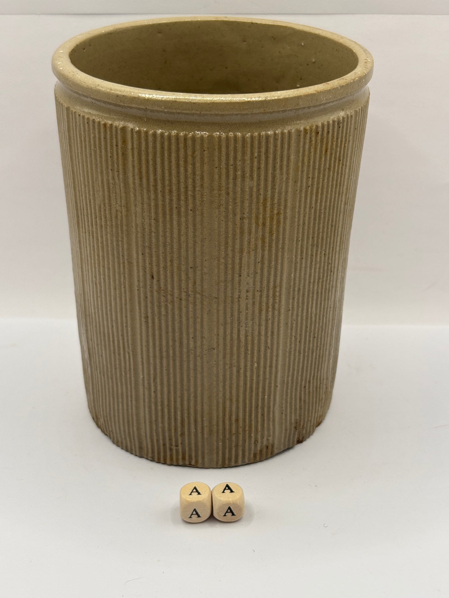Old 2lb ribbed stoneware jam pot (aa)