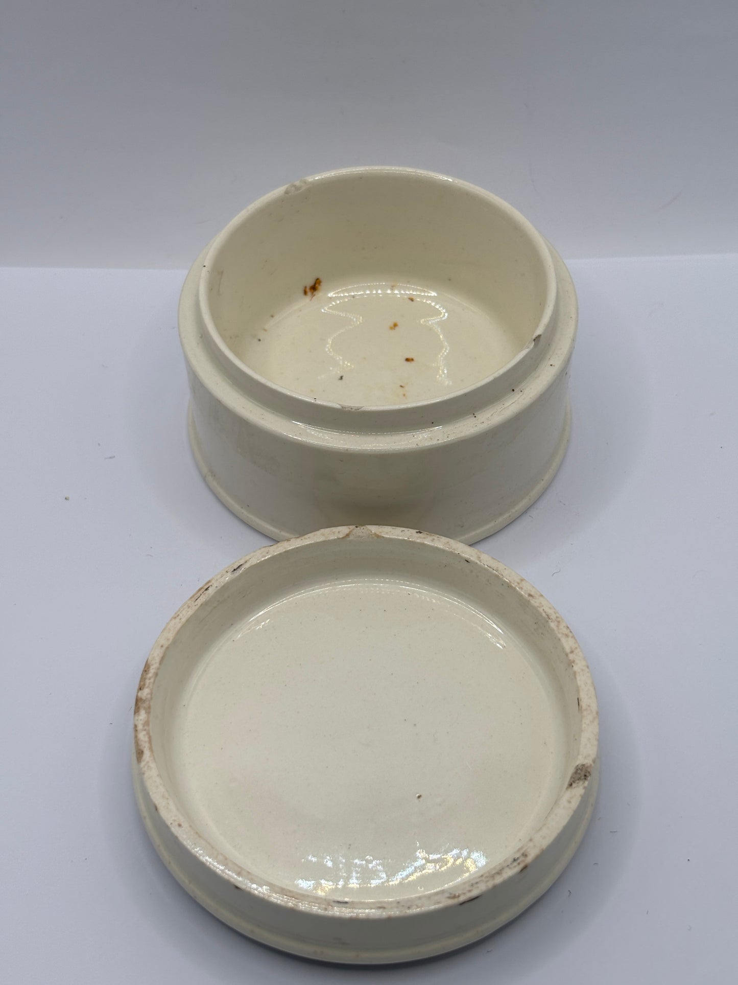 Old advertising lid and base, Holloways ointment