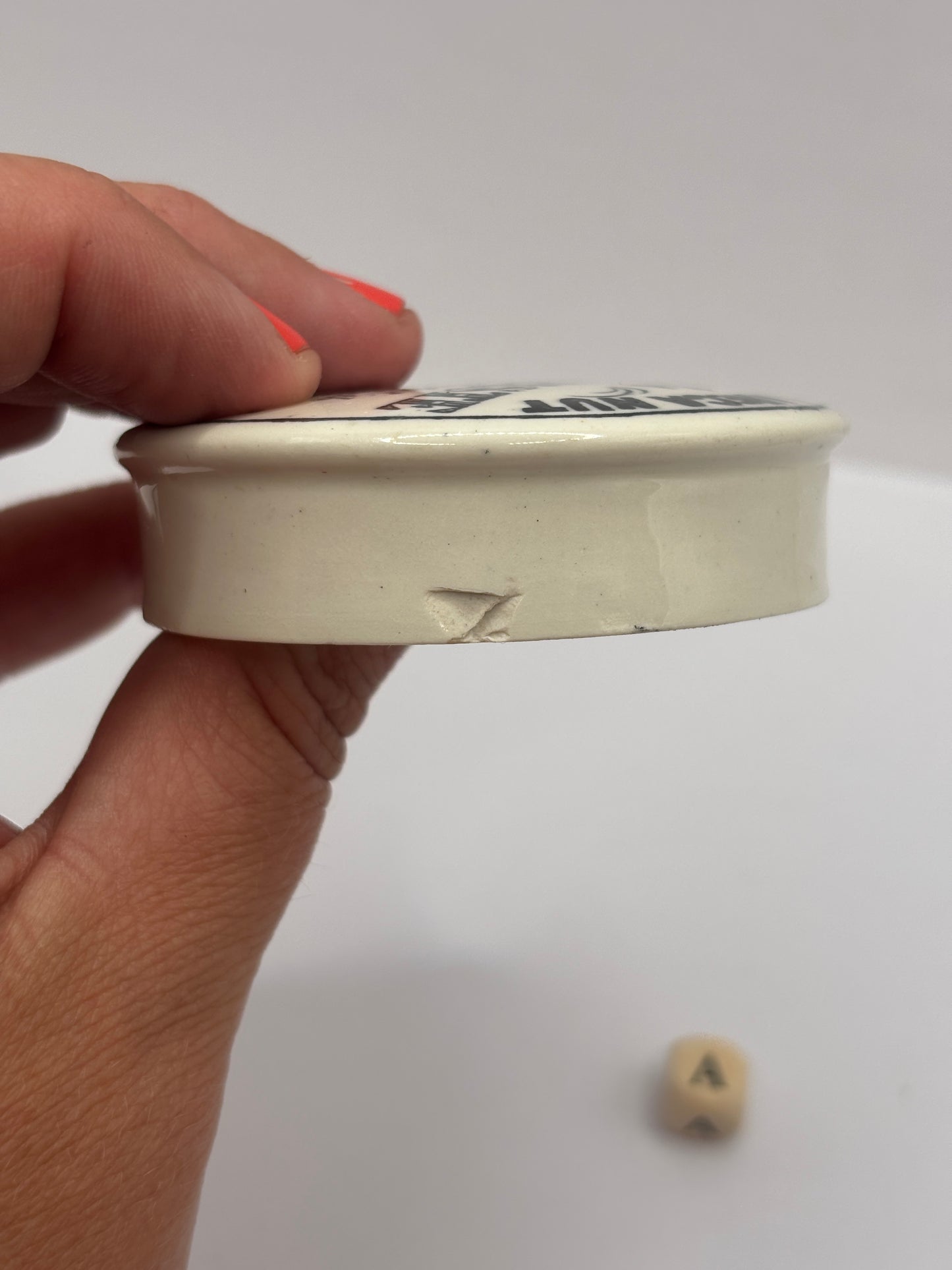 Old advertising lid, Woods areca nut tooth paste (a)