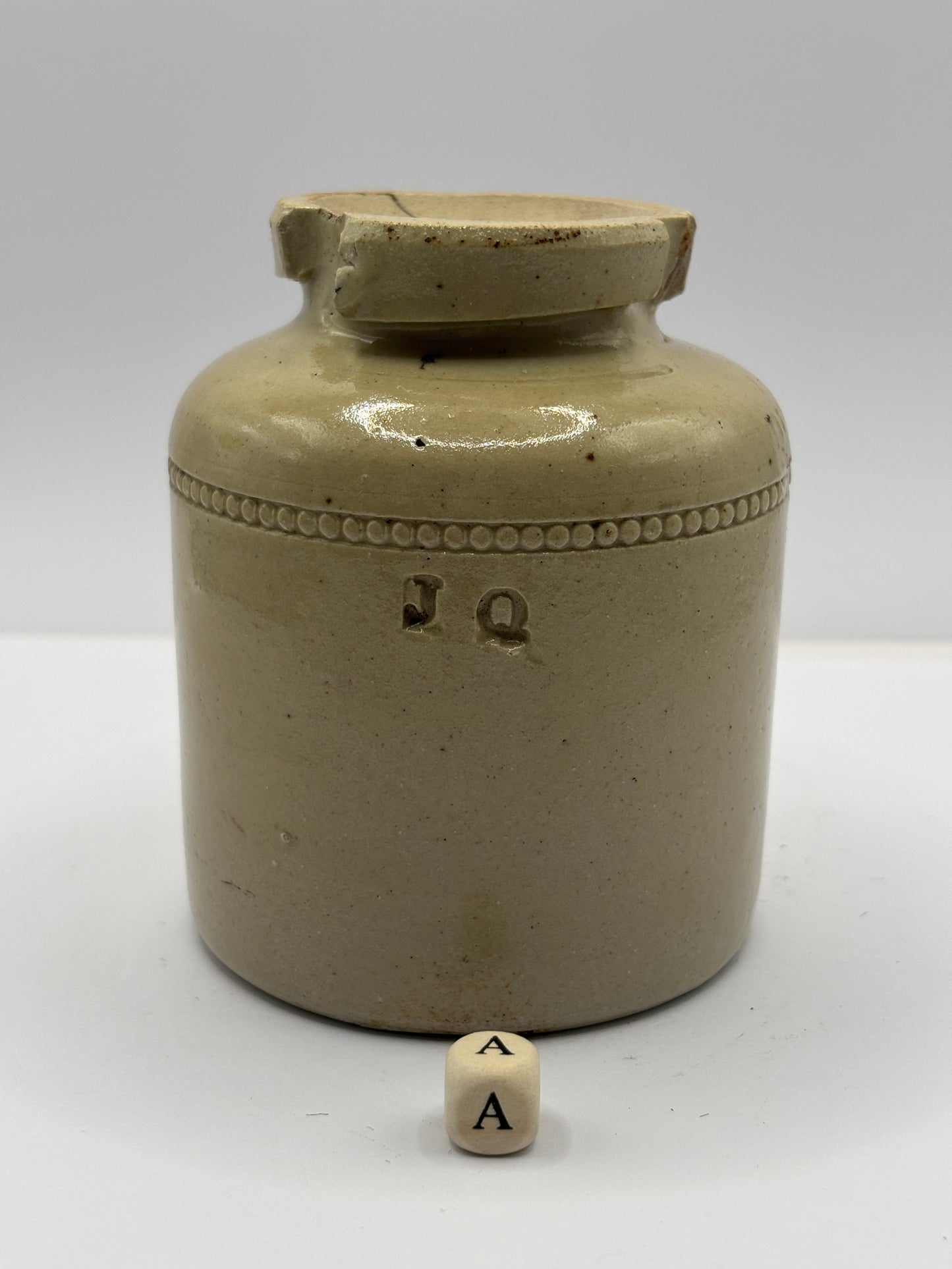 Old stoneware caviare pot (a)