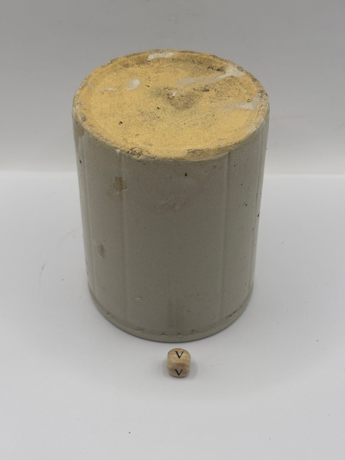 Old 1lb ribbed stoneware jam pot (v)
