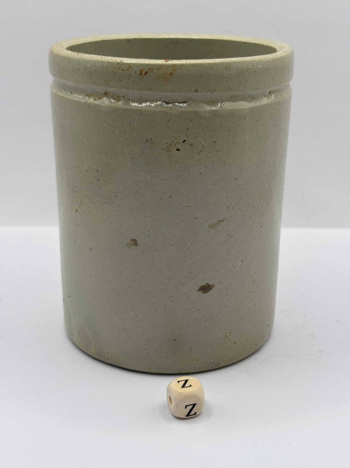 Old 1lb smooth stoneware jam pot (z)
