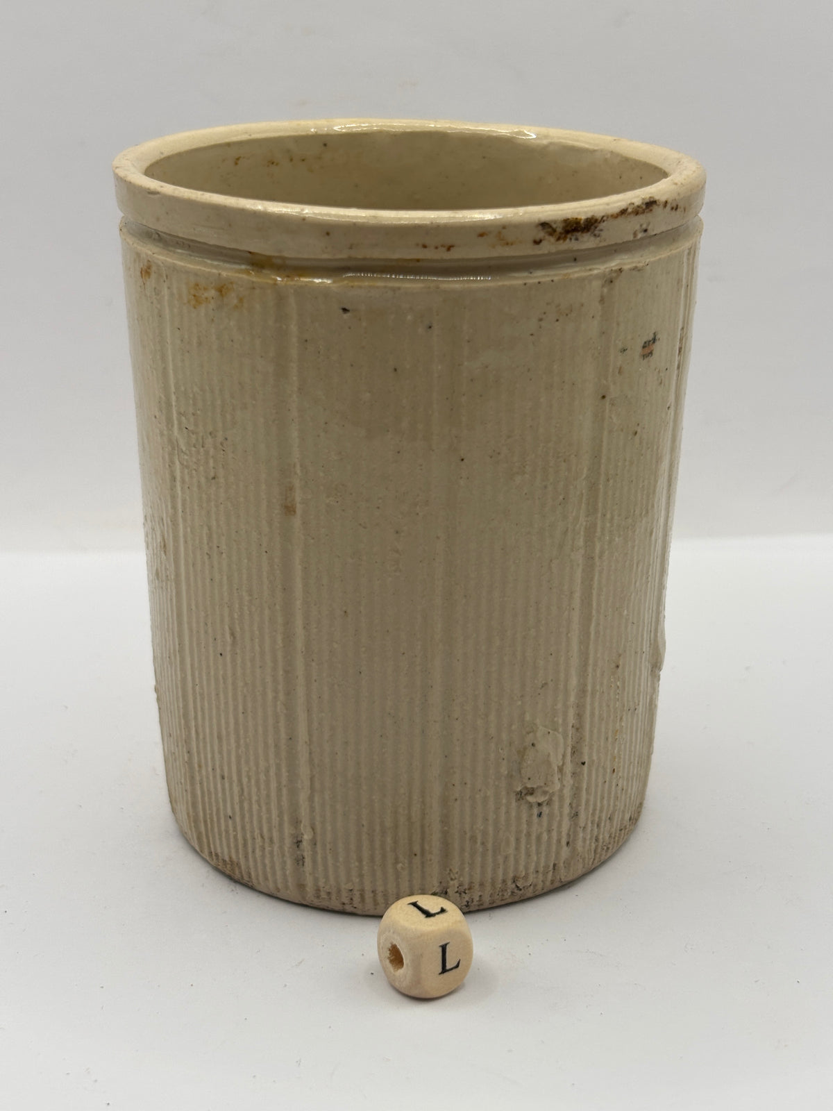 Old 1lb ribbed stoneware jam pot (L)