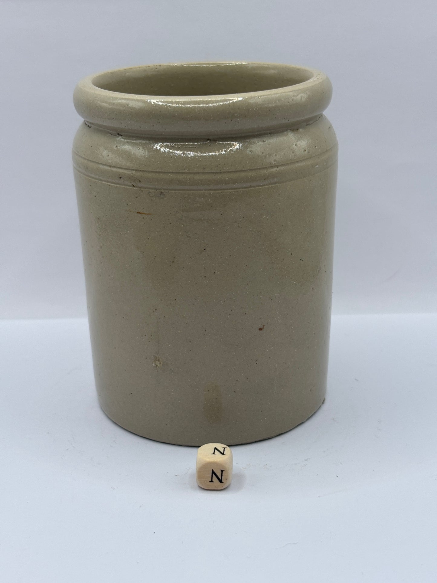 Old 1lb rolled top stoneware jam pot (N)