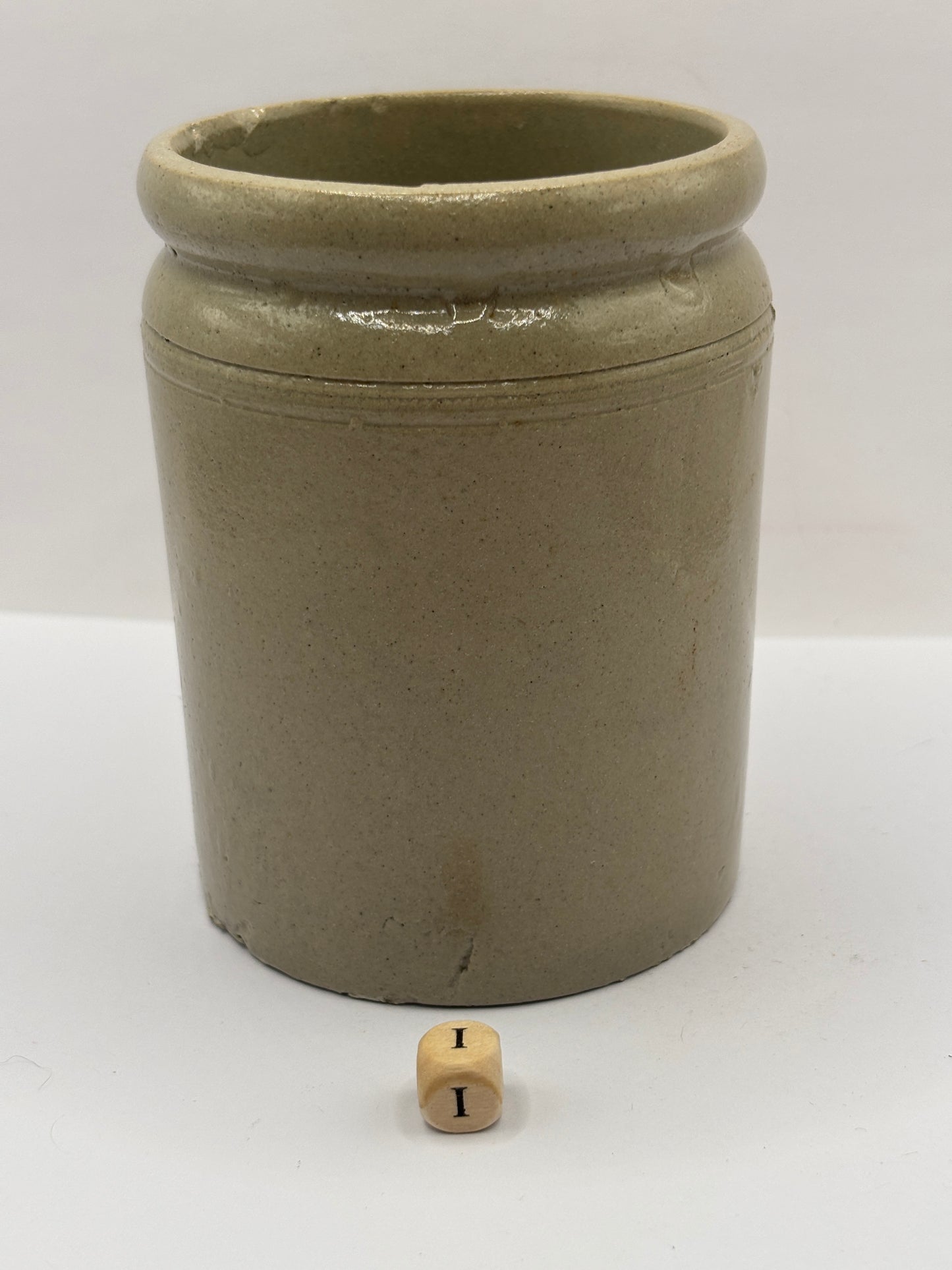 Old 1lb rolled top stoneware jam pot (i)