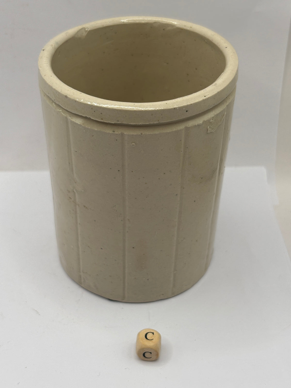 Old 1lb ribbed stoneware jam pot (c)