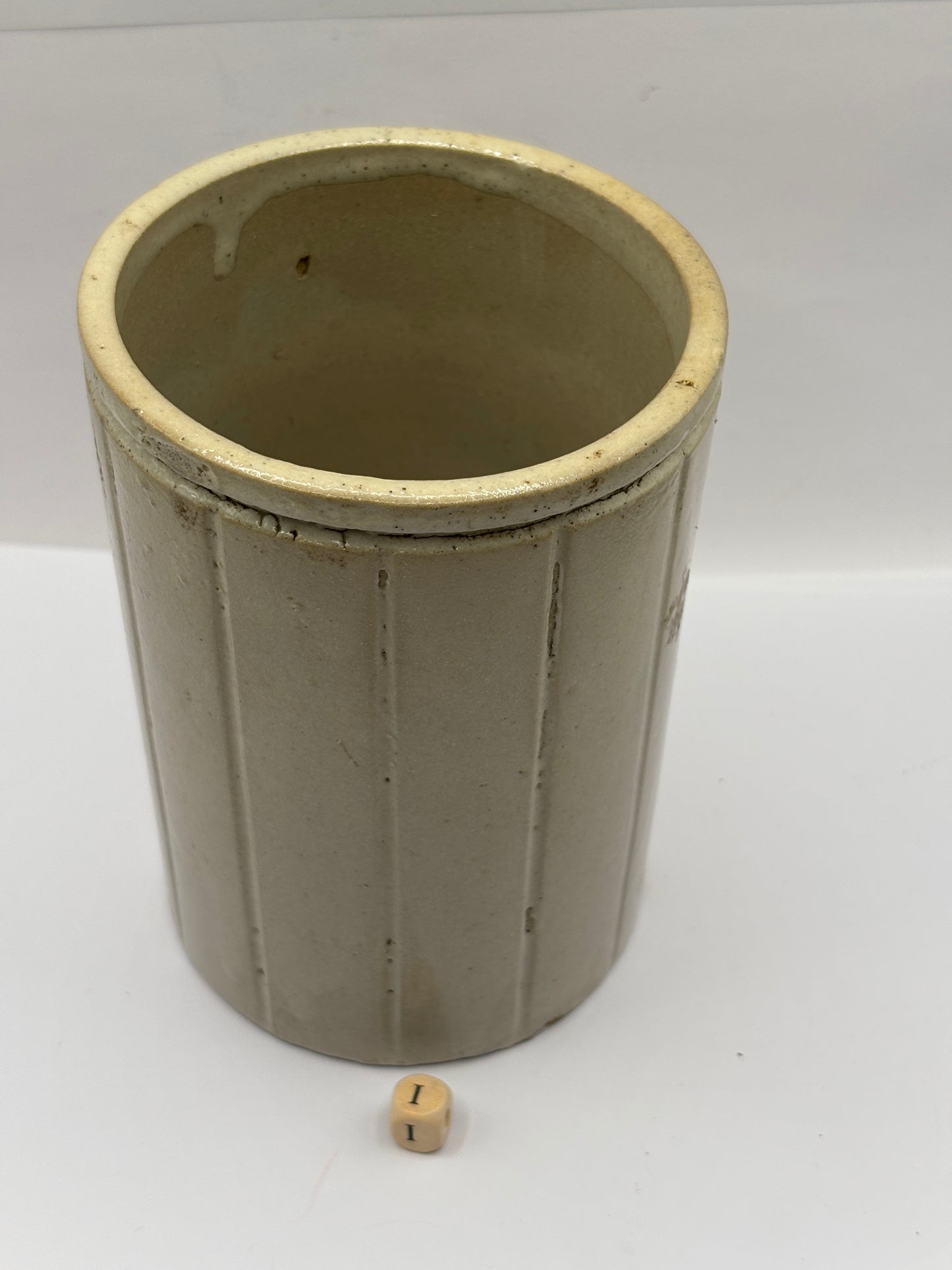 Old 2lb ribbed stoneware jam pot (i)