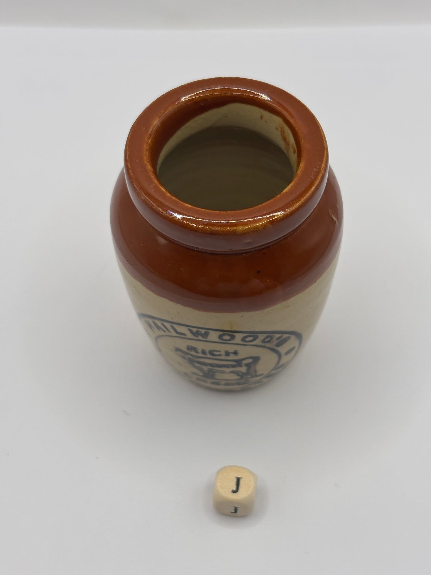 Old Manchester advertising cream pot, Hailwoods rich cream (J)