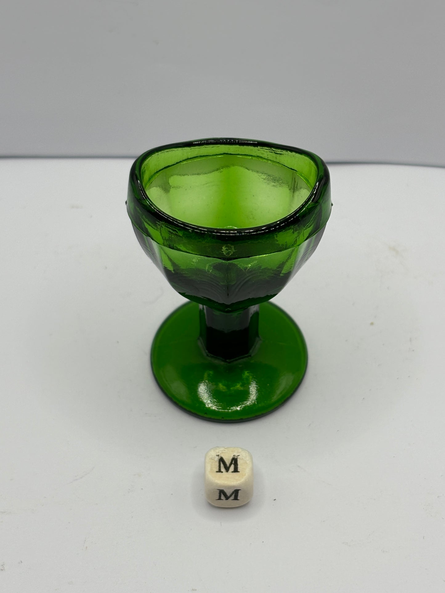 Green glass eye bath (m)