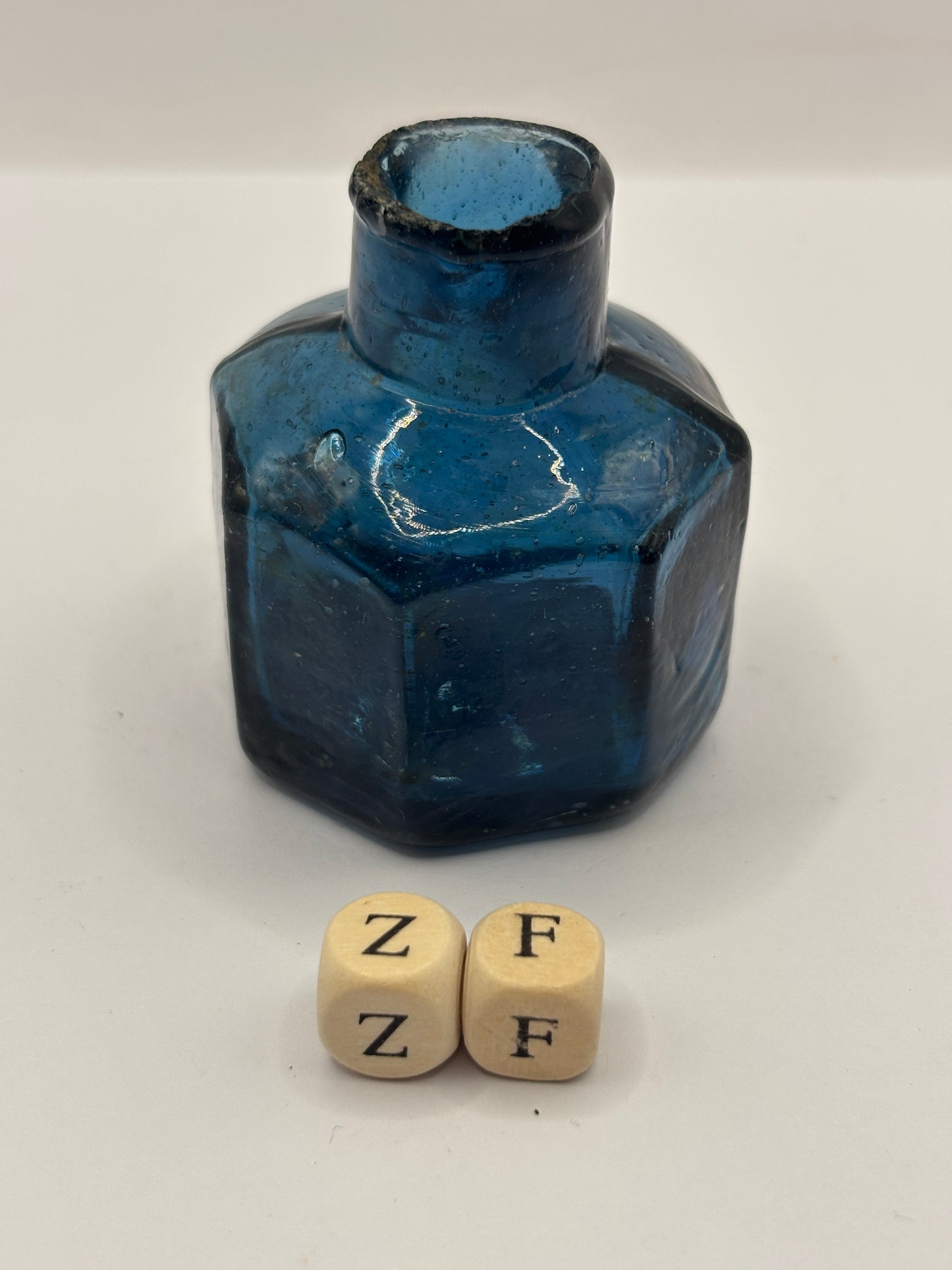 Old blue glass ink bottle, inkwell, penny ink (ZF)