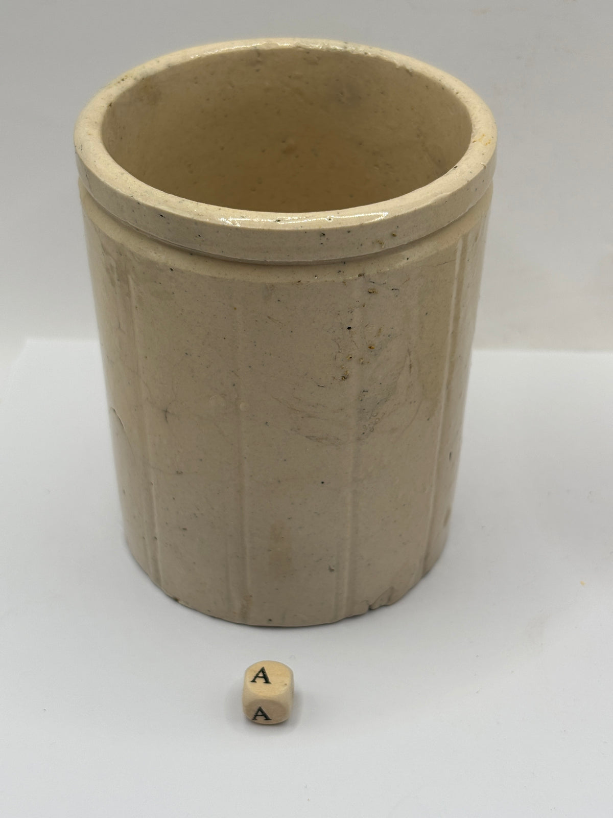 Old 1lb ribbed stoneware jam pot (a)
