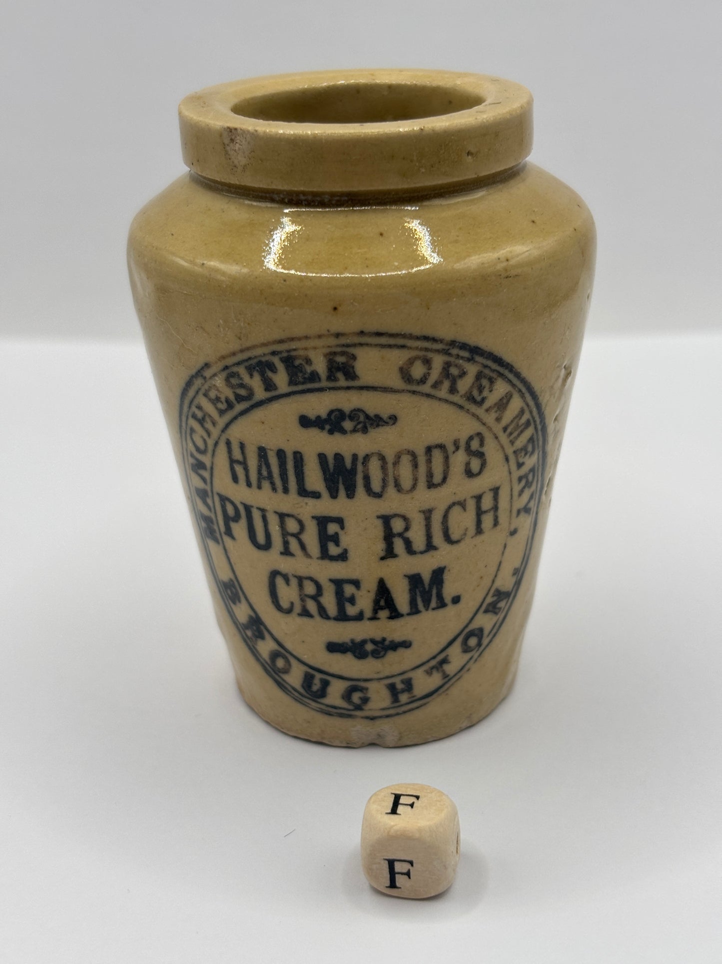 Old Manchester advertising cream pot, Hailwoods pure rich cream (F)