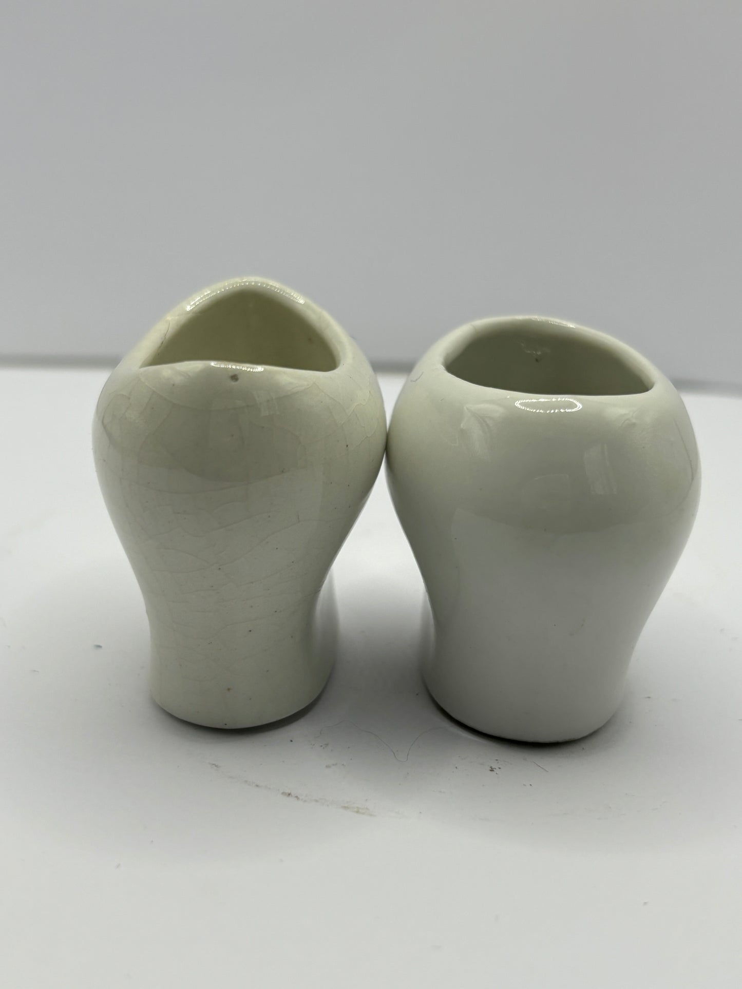 2 White porcelain eye baths