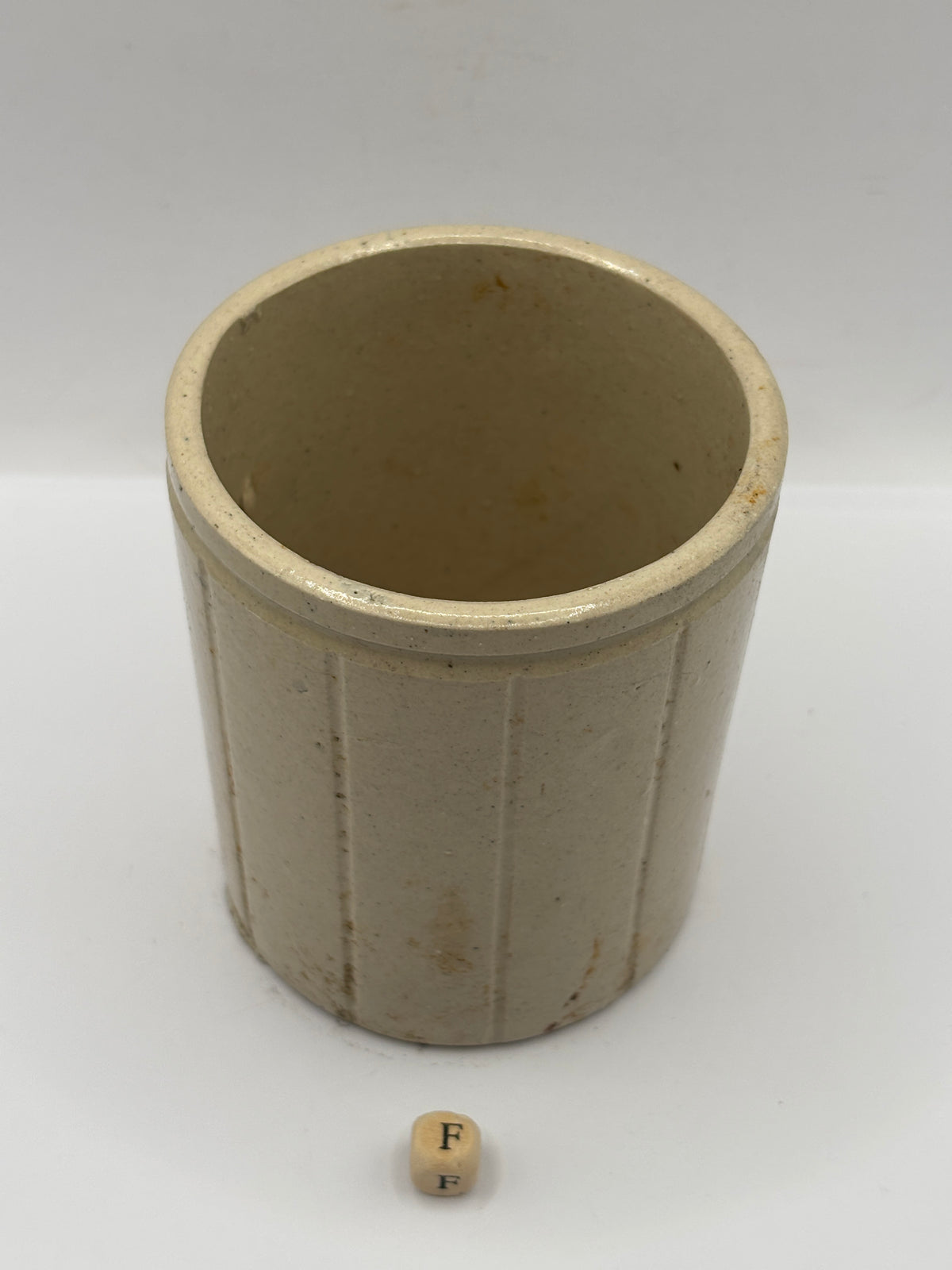 Old 1lb ribbed stoneware jam pot (F)