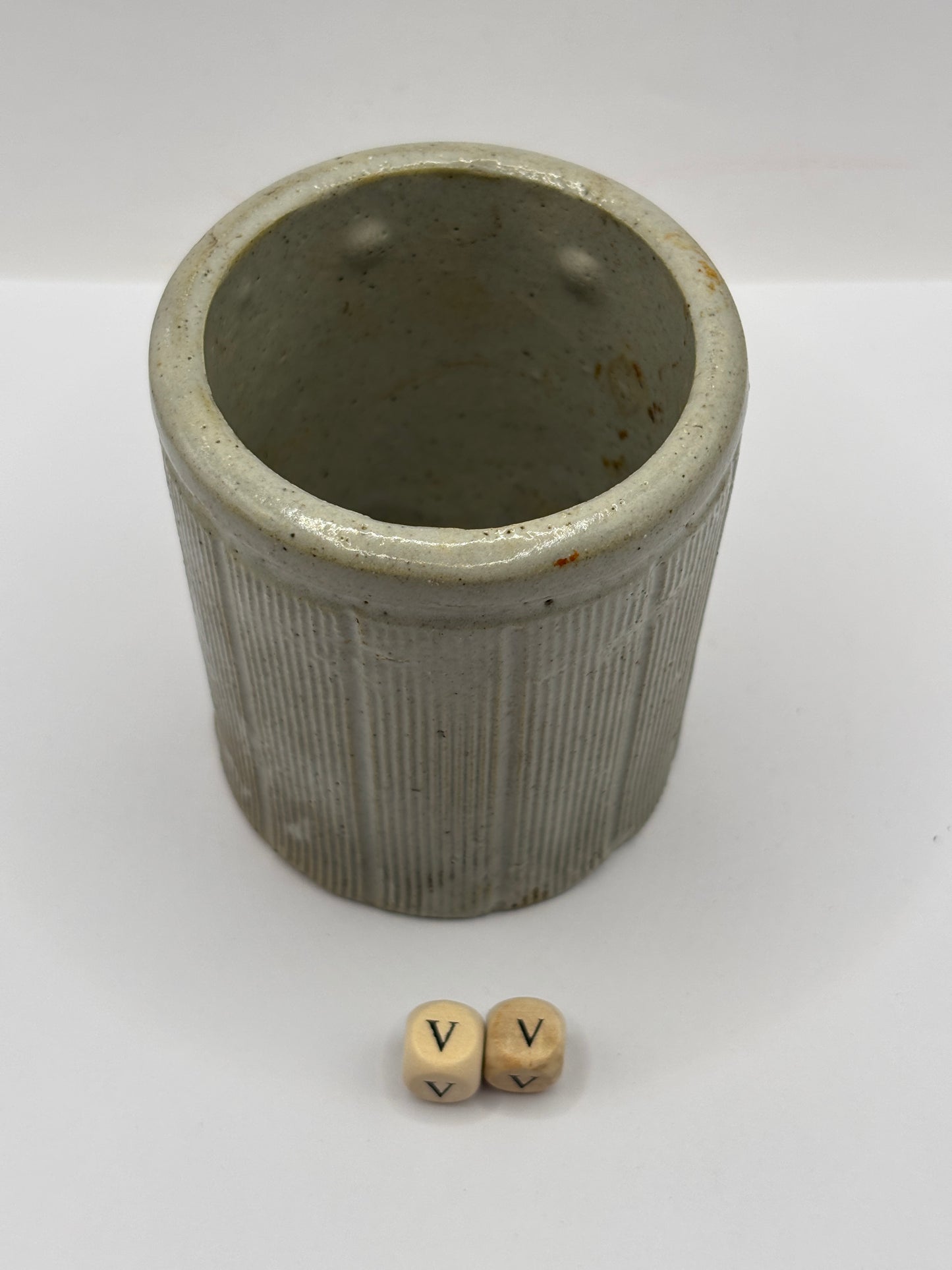 Old small ribbed stoneware jam pot (vv)