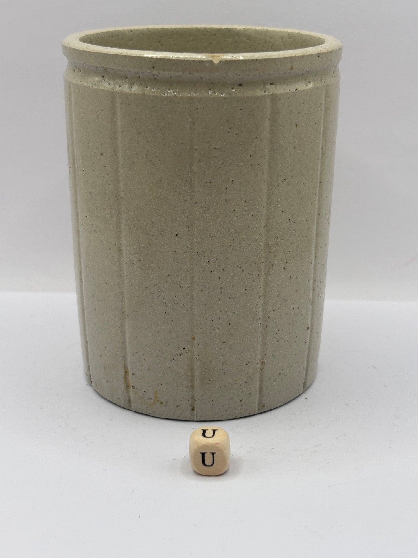 Old 1lb ribbed stoneware jam pot (u)