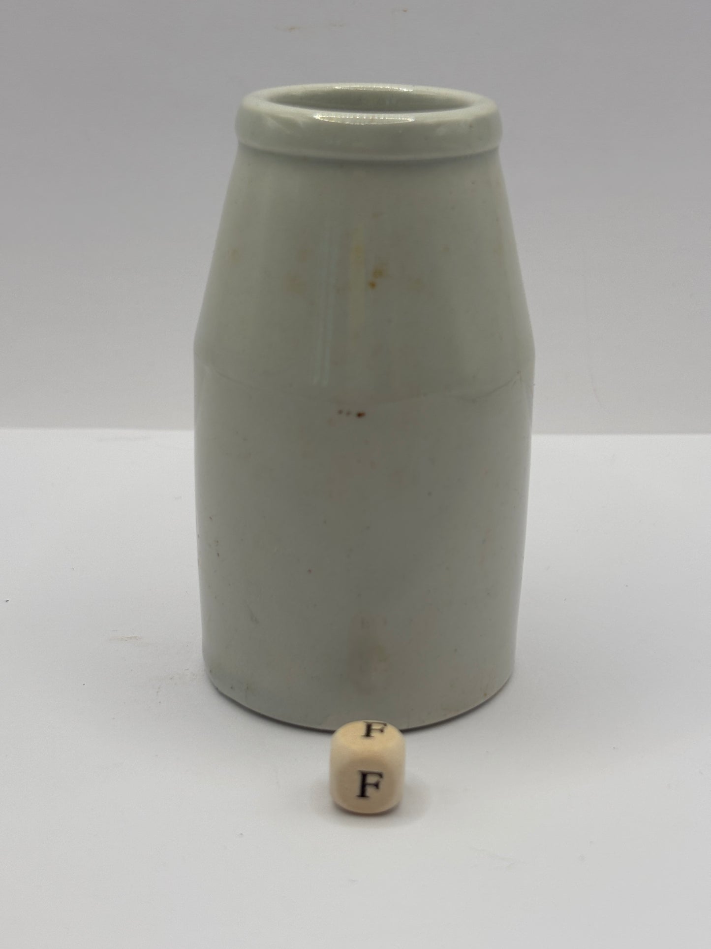 Old white stoneware jar, creamer, churn (F)