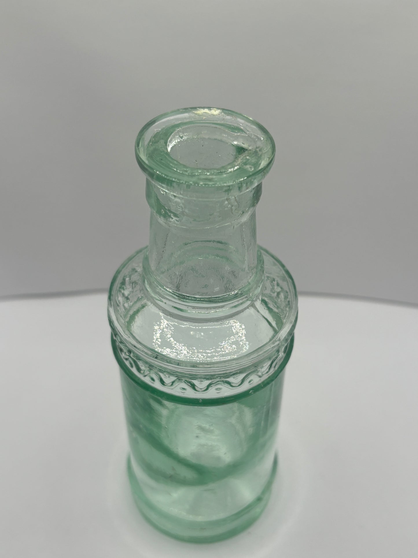 Tall pouring ink bottle