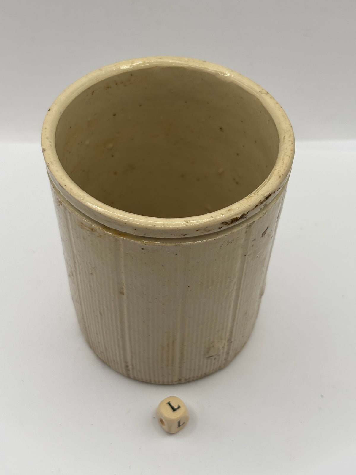 Old 1lb ribbed stoneware jam pot (L)