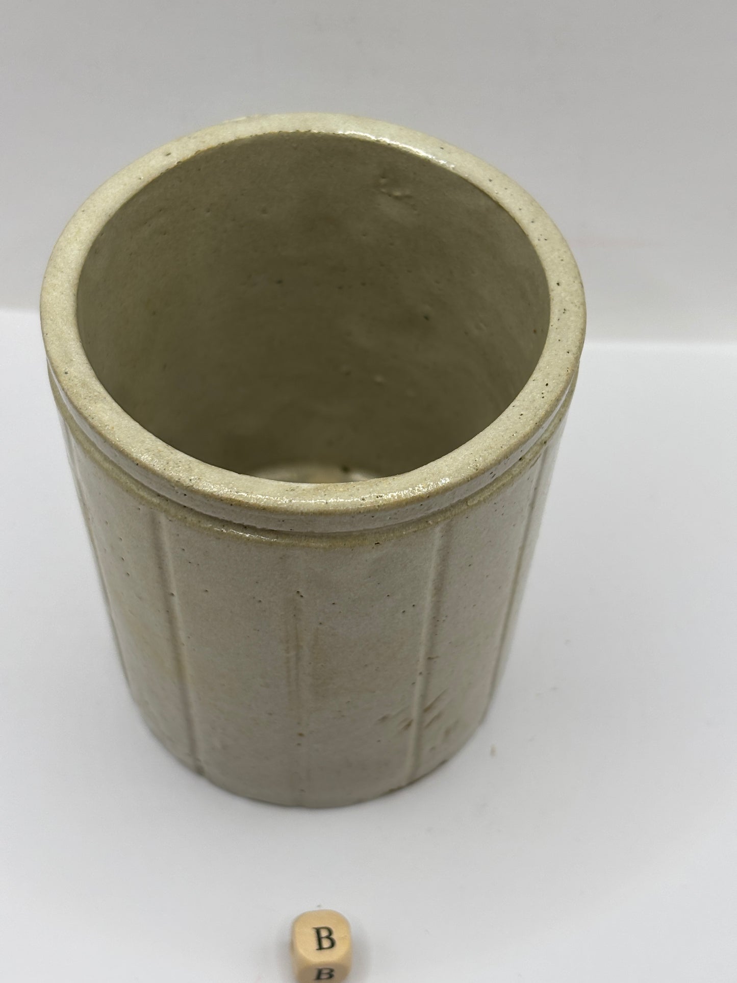 Old 1lb ribbed stoneware jam pot (B)
