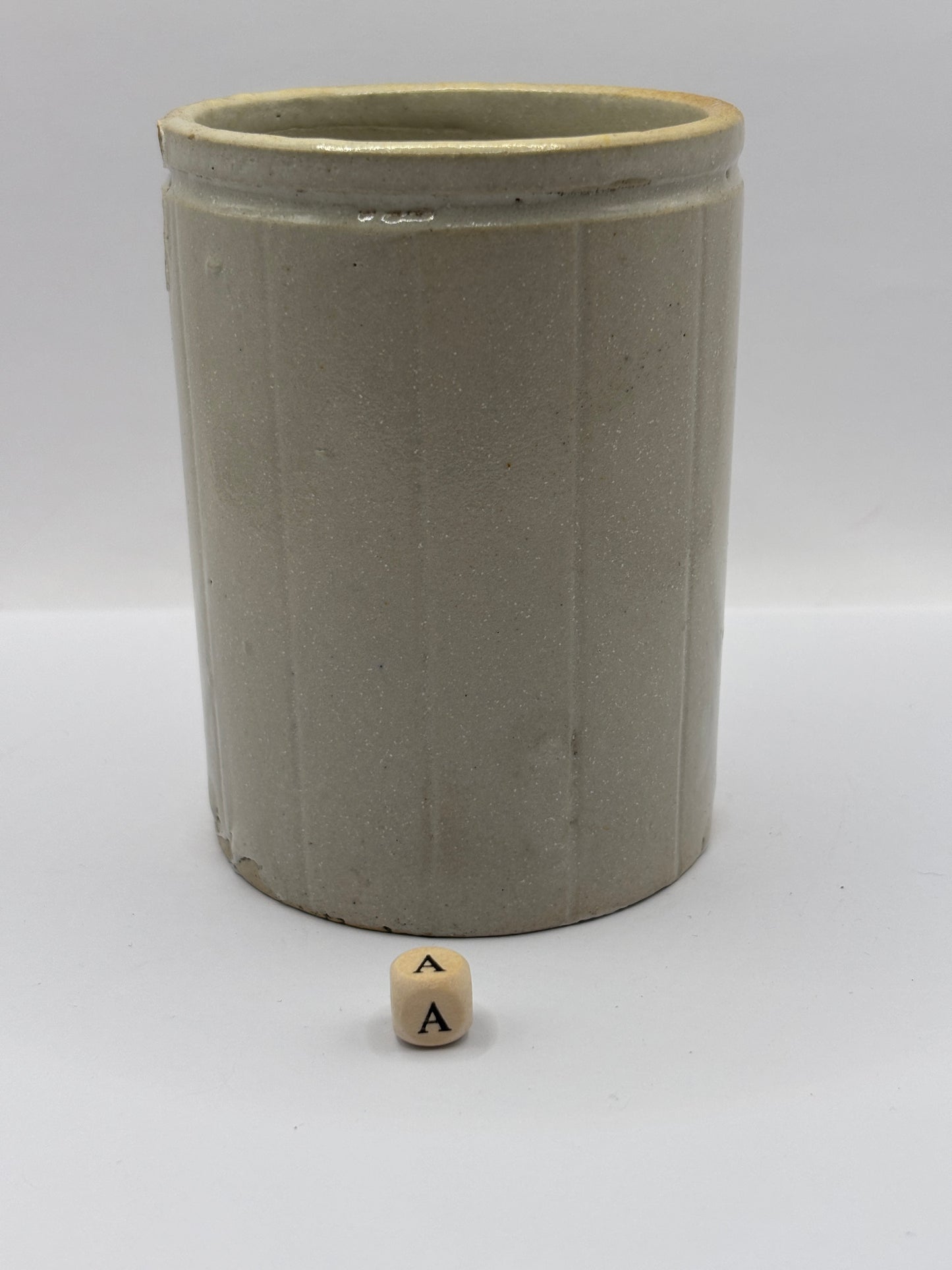 Old 1lb ribbed stoneware jam pot (a)