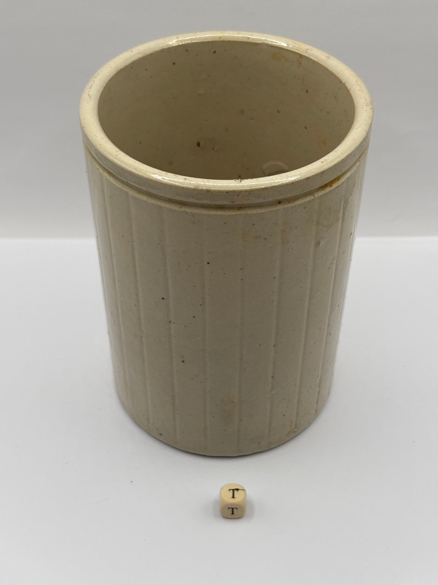 Old 2lb advertising stoneware jam pot, Hartleys (T)