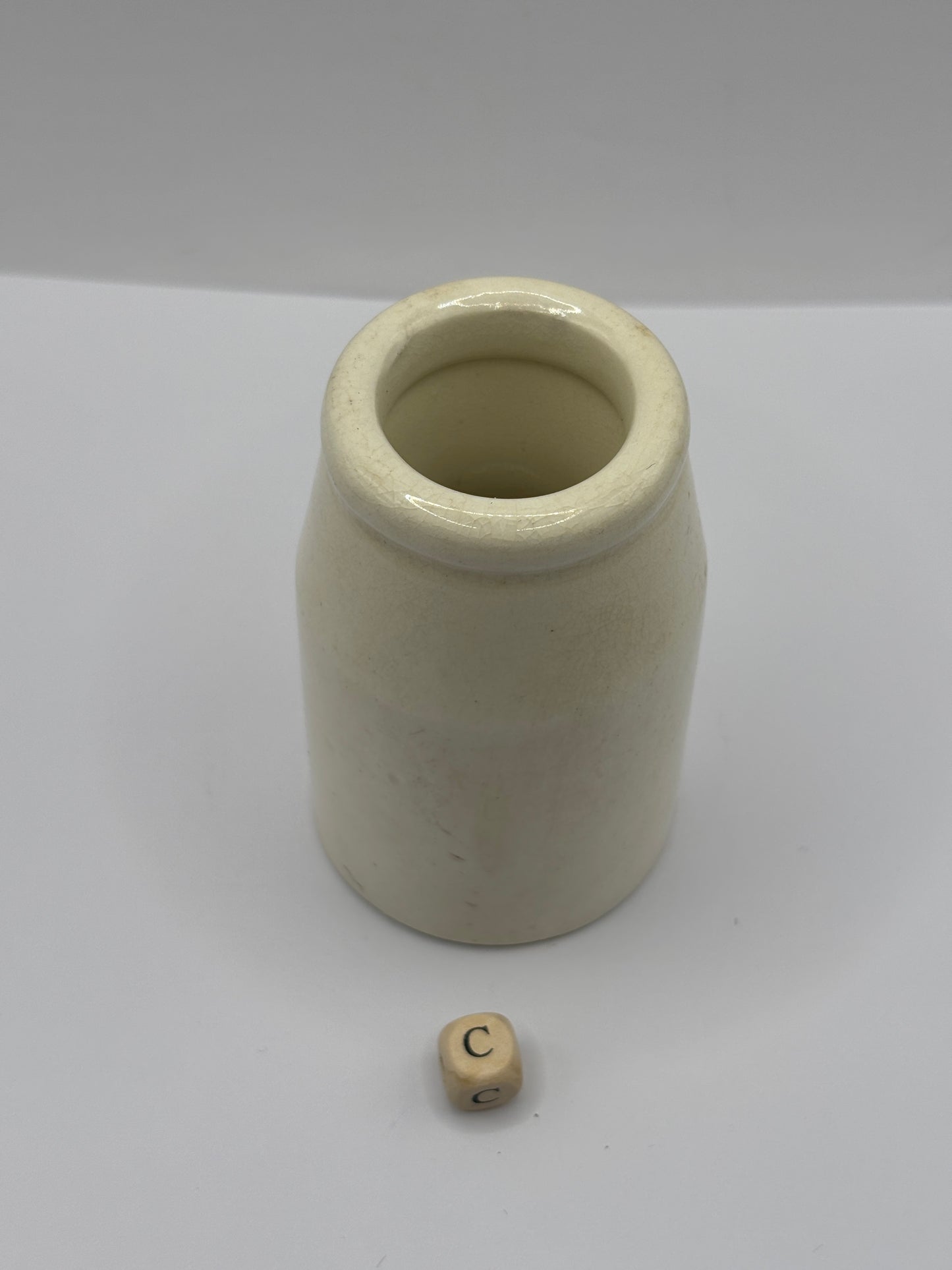 Old white stoneware jar, creamer, churn (c)