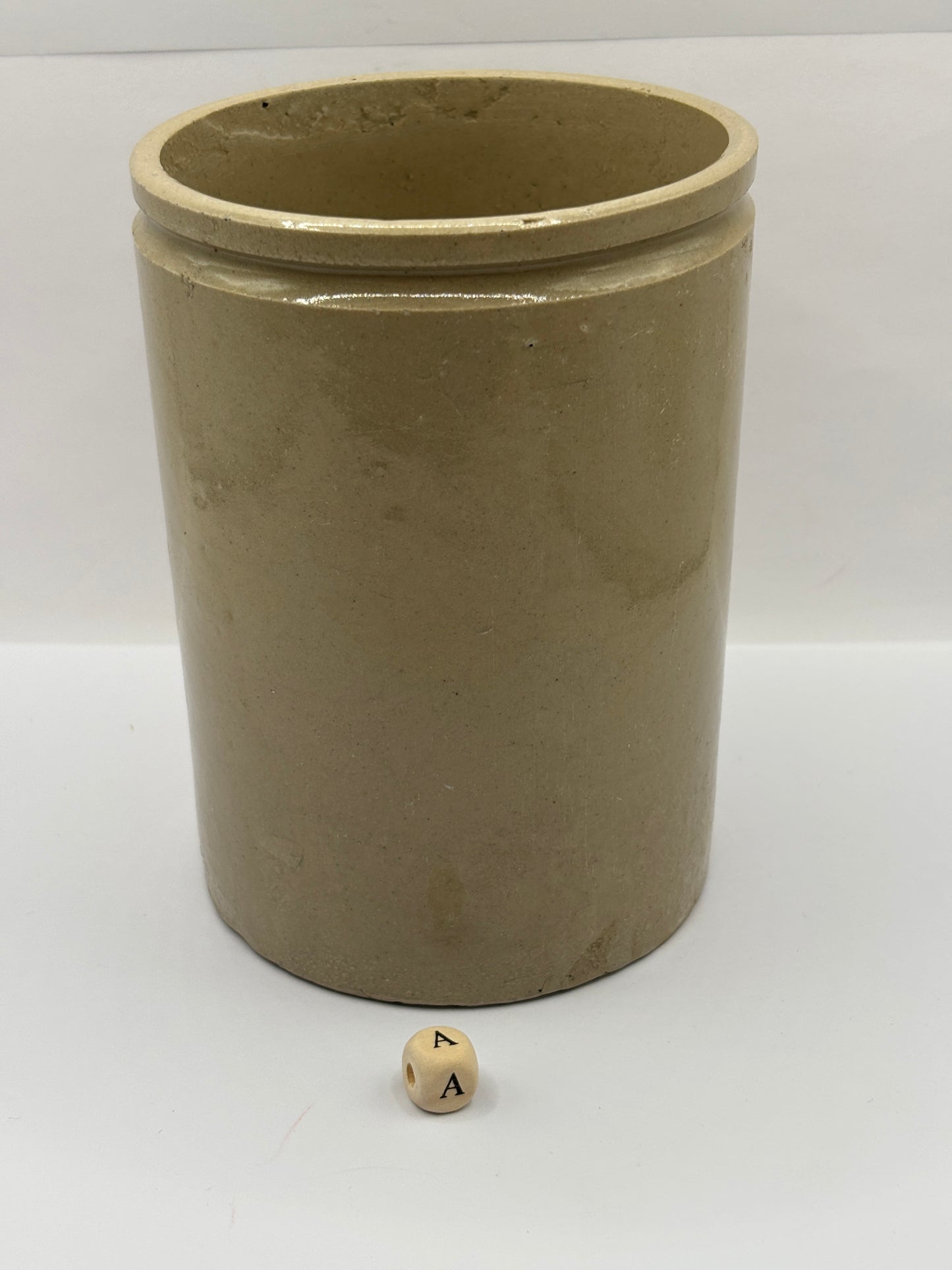 Old 2lb smooth stoneware jam pot (a)