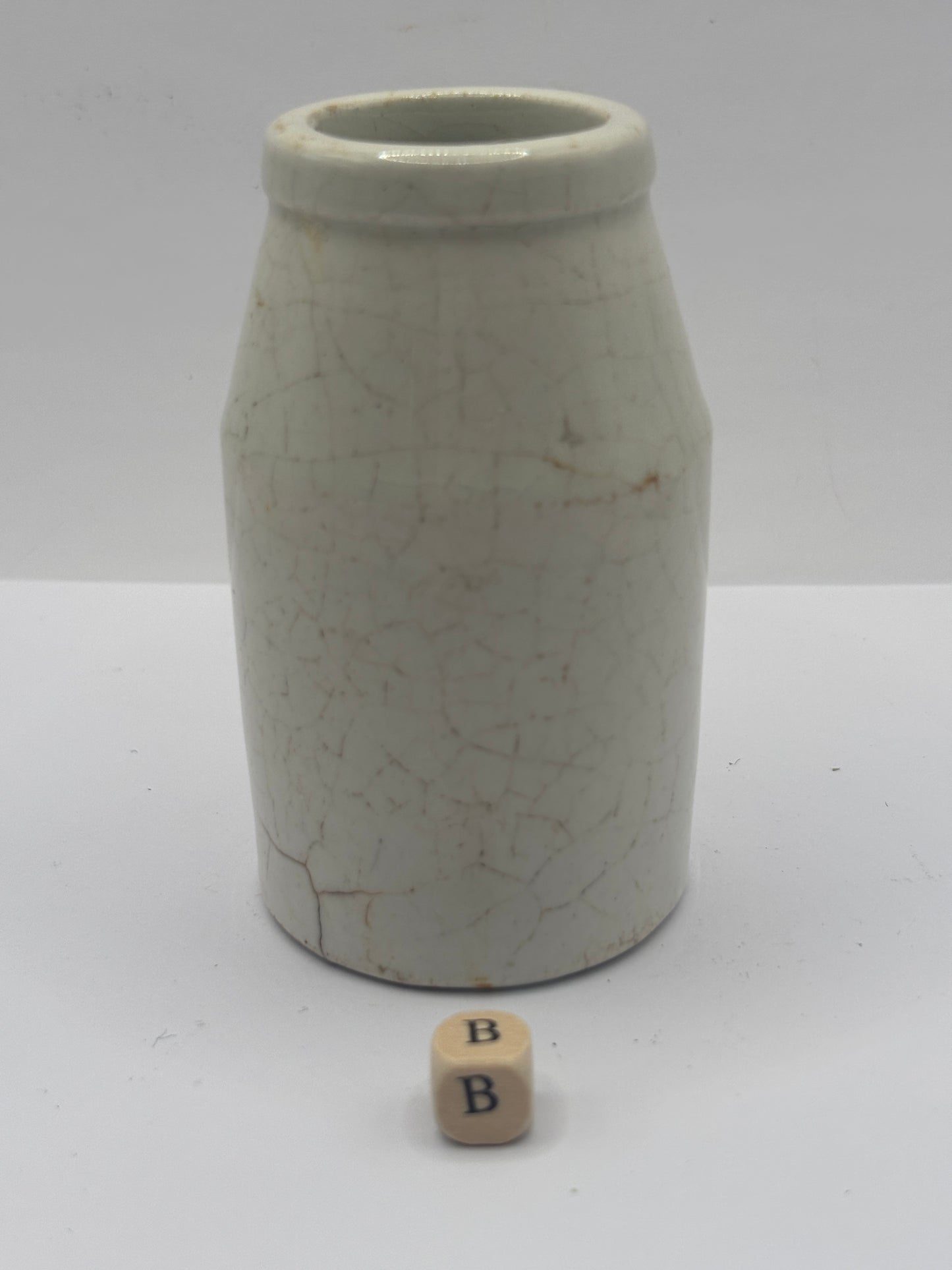 Old white stoneware jar, creamer, churn (B)