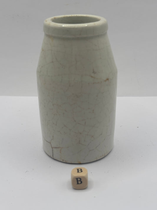 Old white stoneware jar, creamer, churn (B)