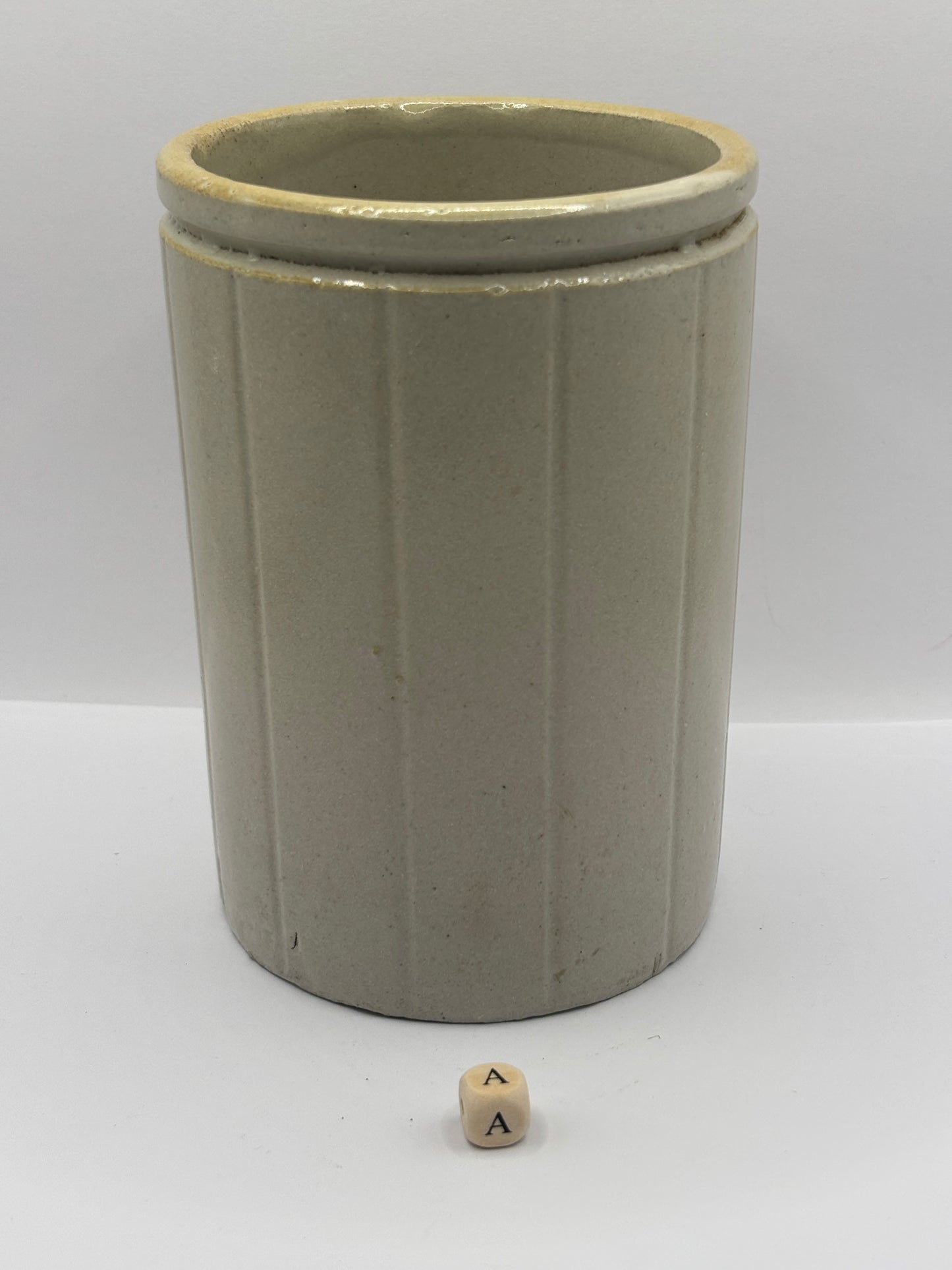 Old 2lb ribbed stoneware jam pot (a)