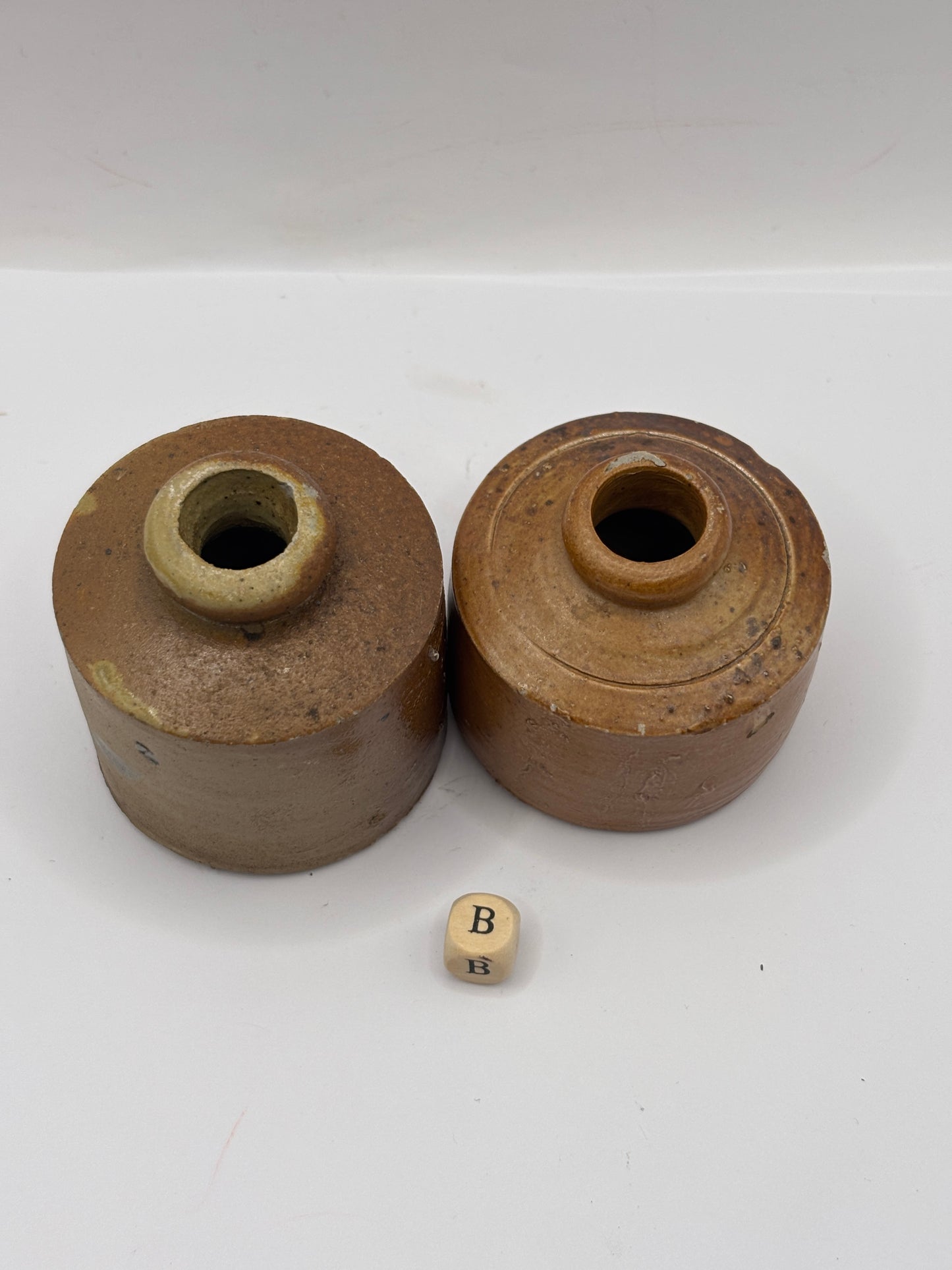 2 brown stoneware inkwells, ink bottles (B) pork pie inks