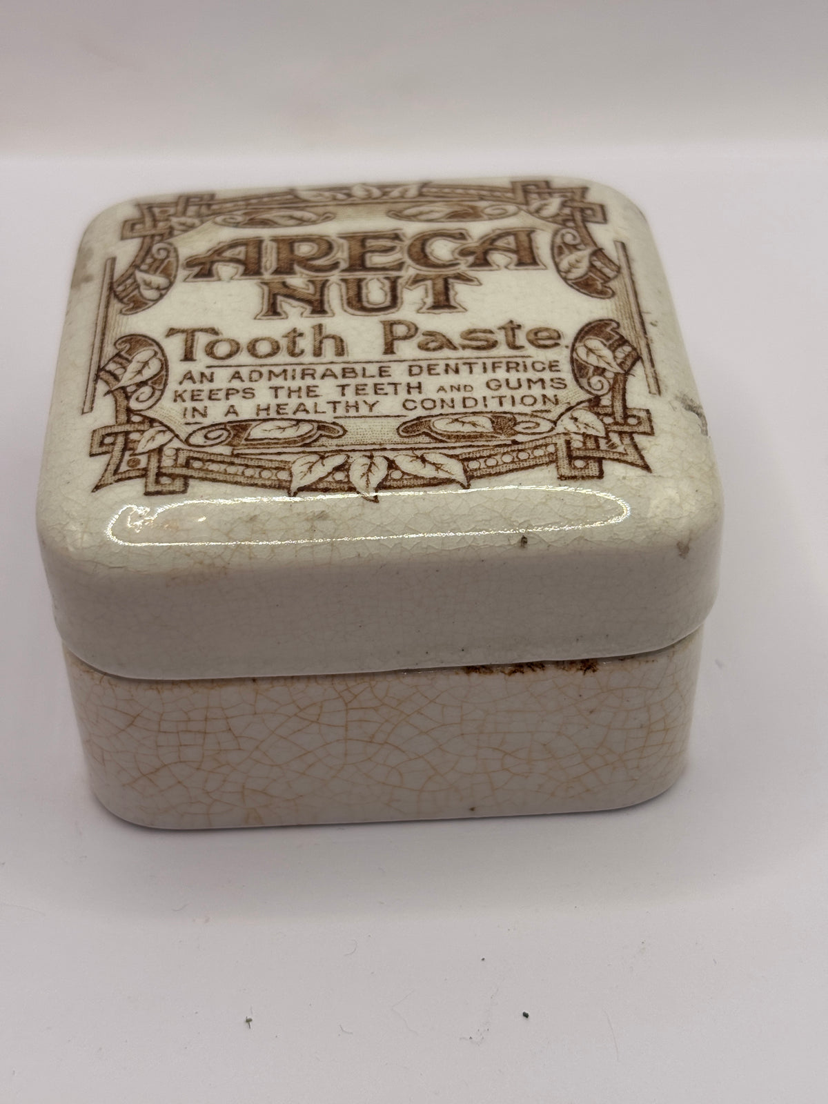 Old advertising lid and base. Areca nut toothpaste. Serpia print. Damaged