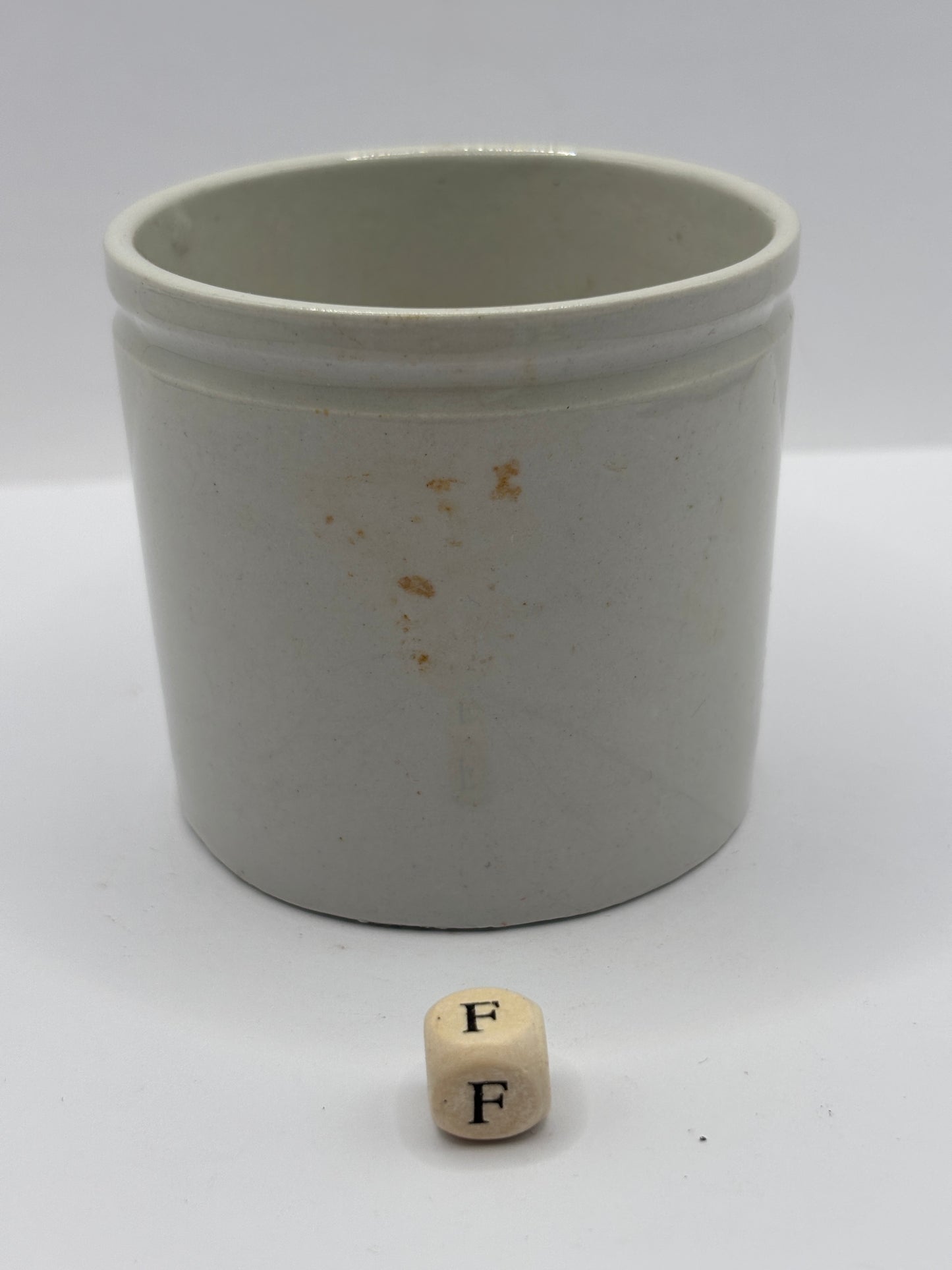 Old ironstone pot/jar (f)