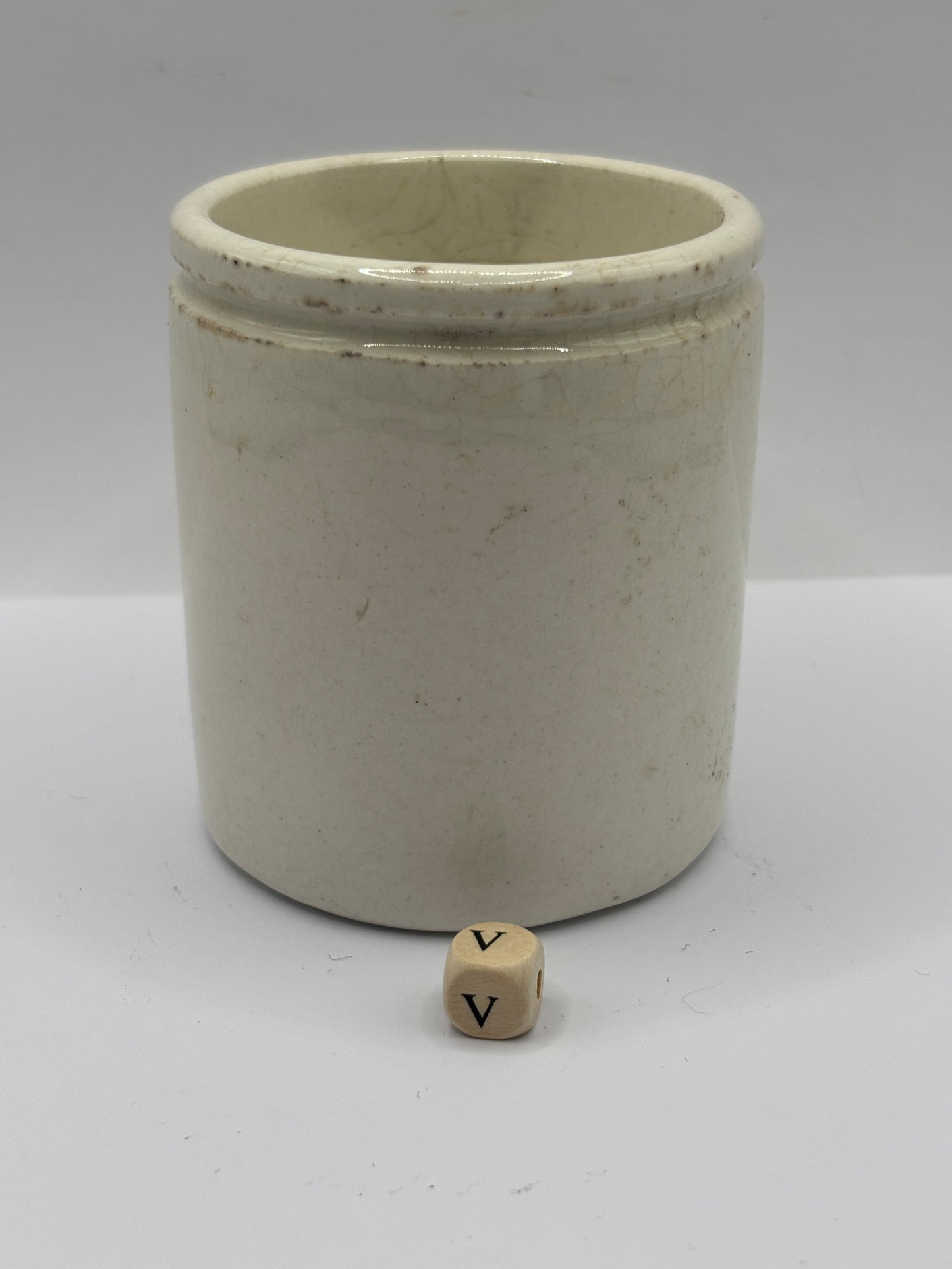 Old chunky Mailing stoneware pot (V)
