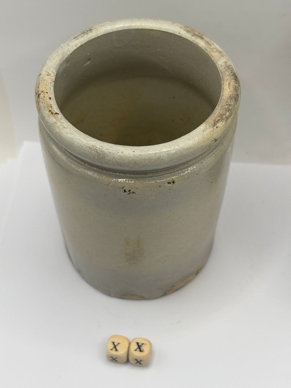 Old 1lb rolled top stoneware jam pot (xx)
