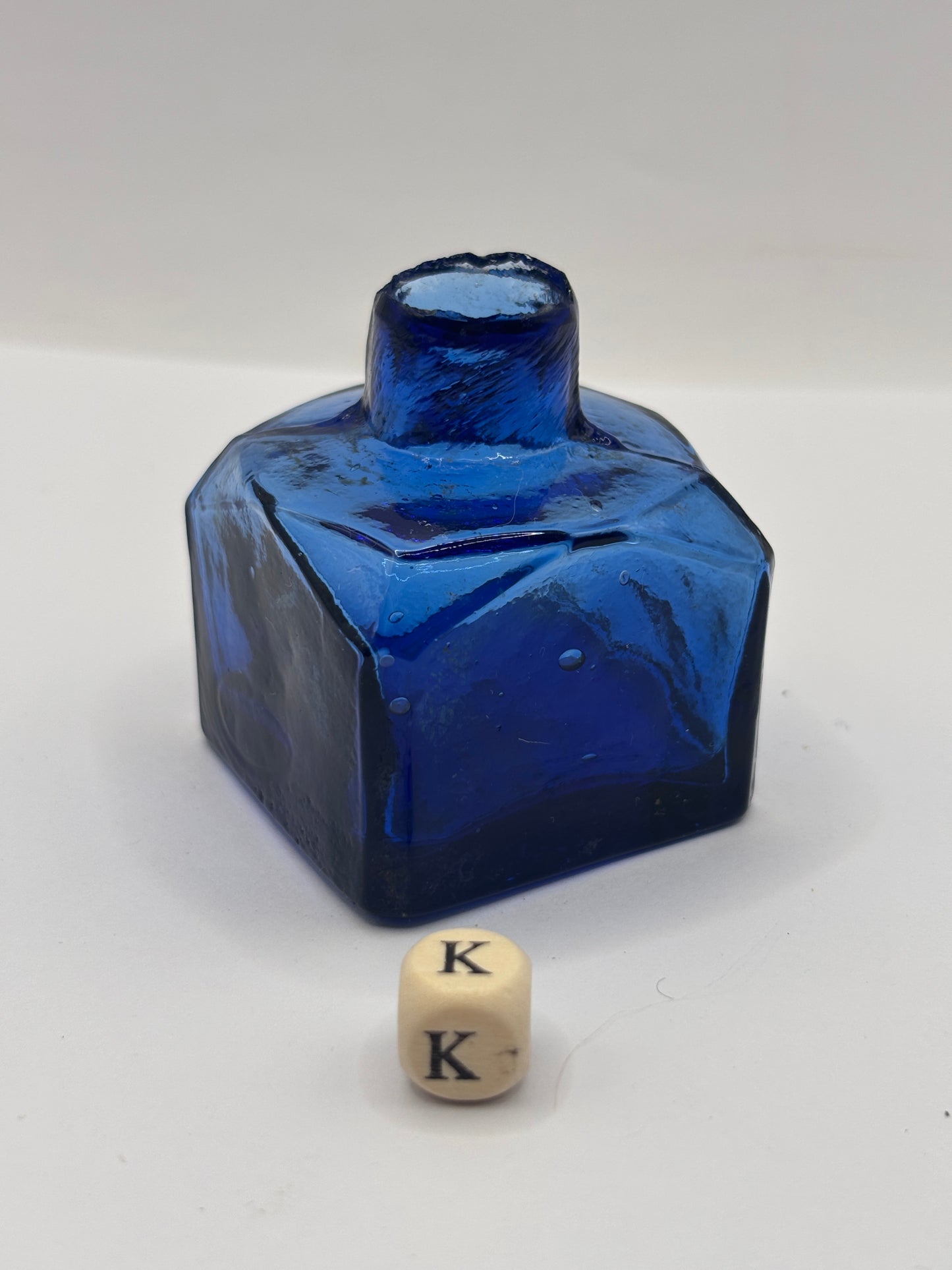 Old blue glass ink bottle, inkwell, penny ink (k)