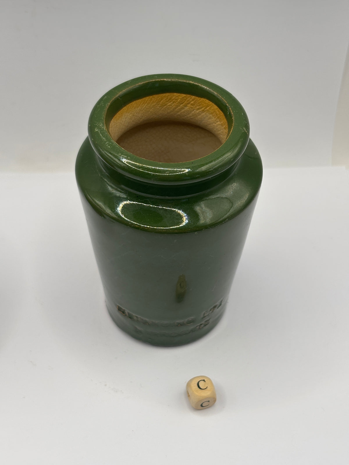 Old Harrogate advertising cream pot 10cms (c)