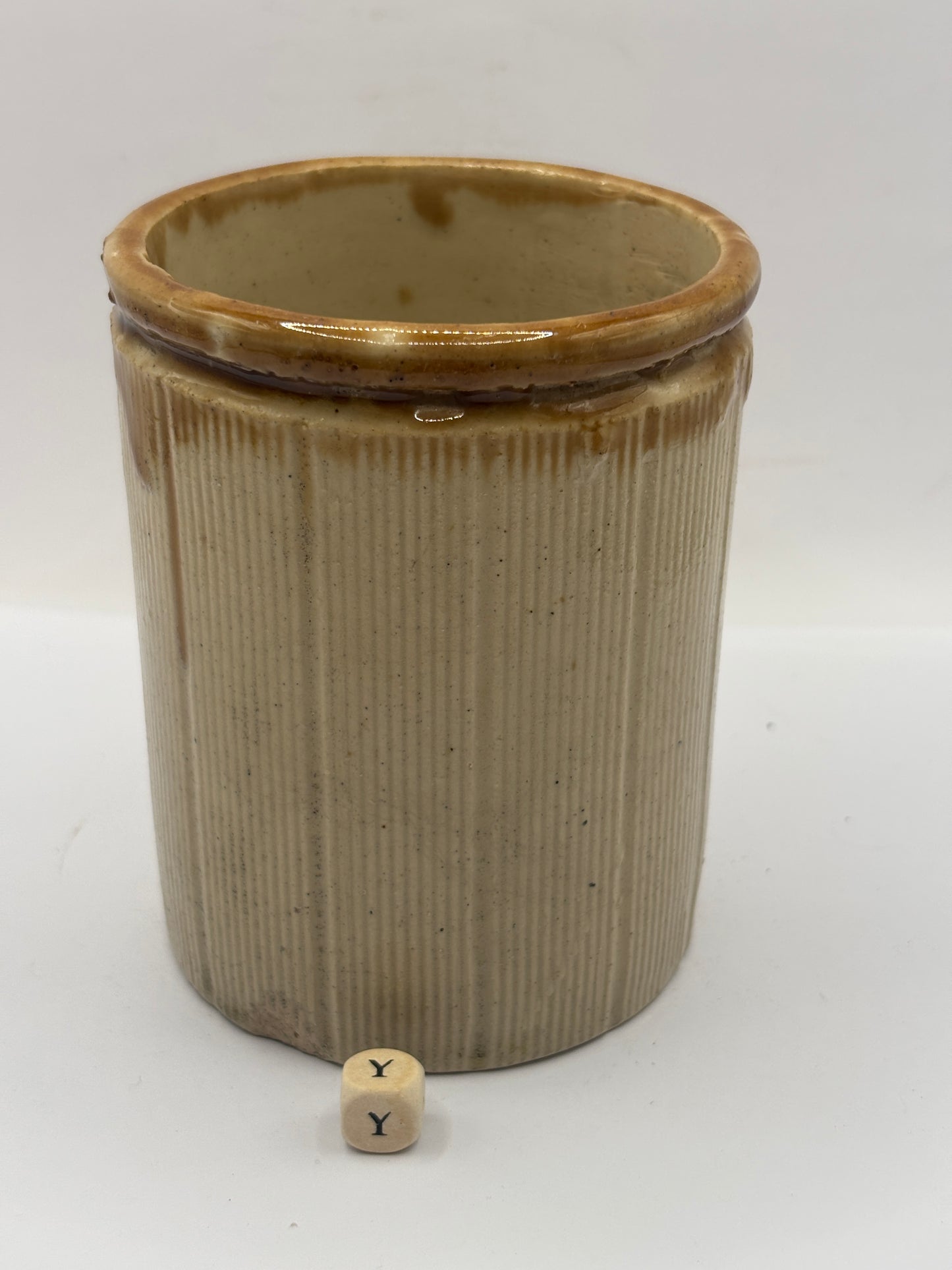 Old brown top ribbed stoneware jam pot (Y)