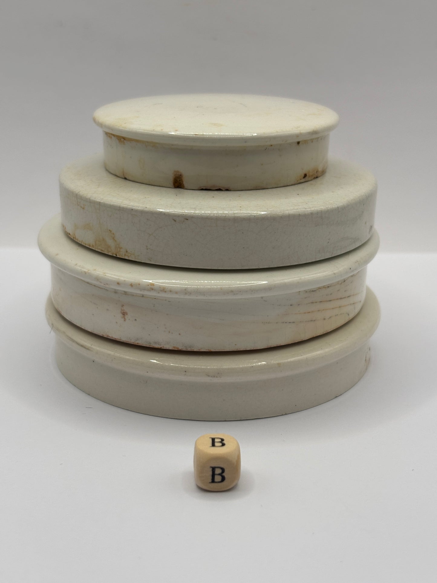 4 old plain stoneware lids, stacking lids (B)