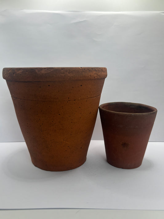 2 old terracotta plant pots