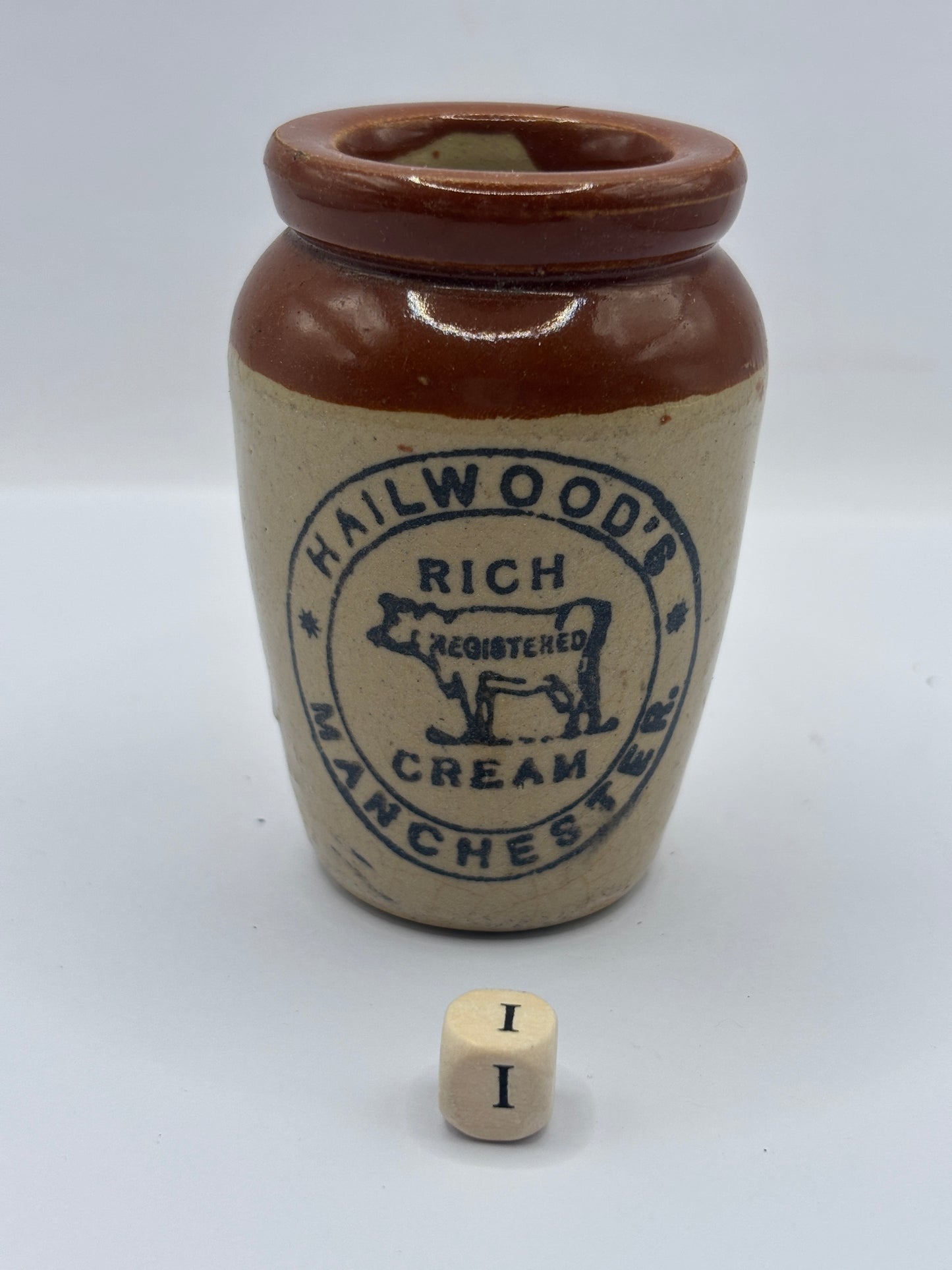 Old Manchester advertising cream pot, Hailwoods rich cream (i) cracked